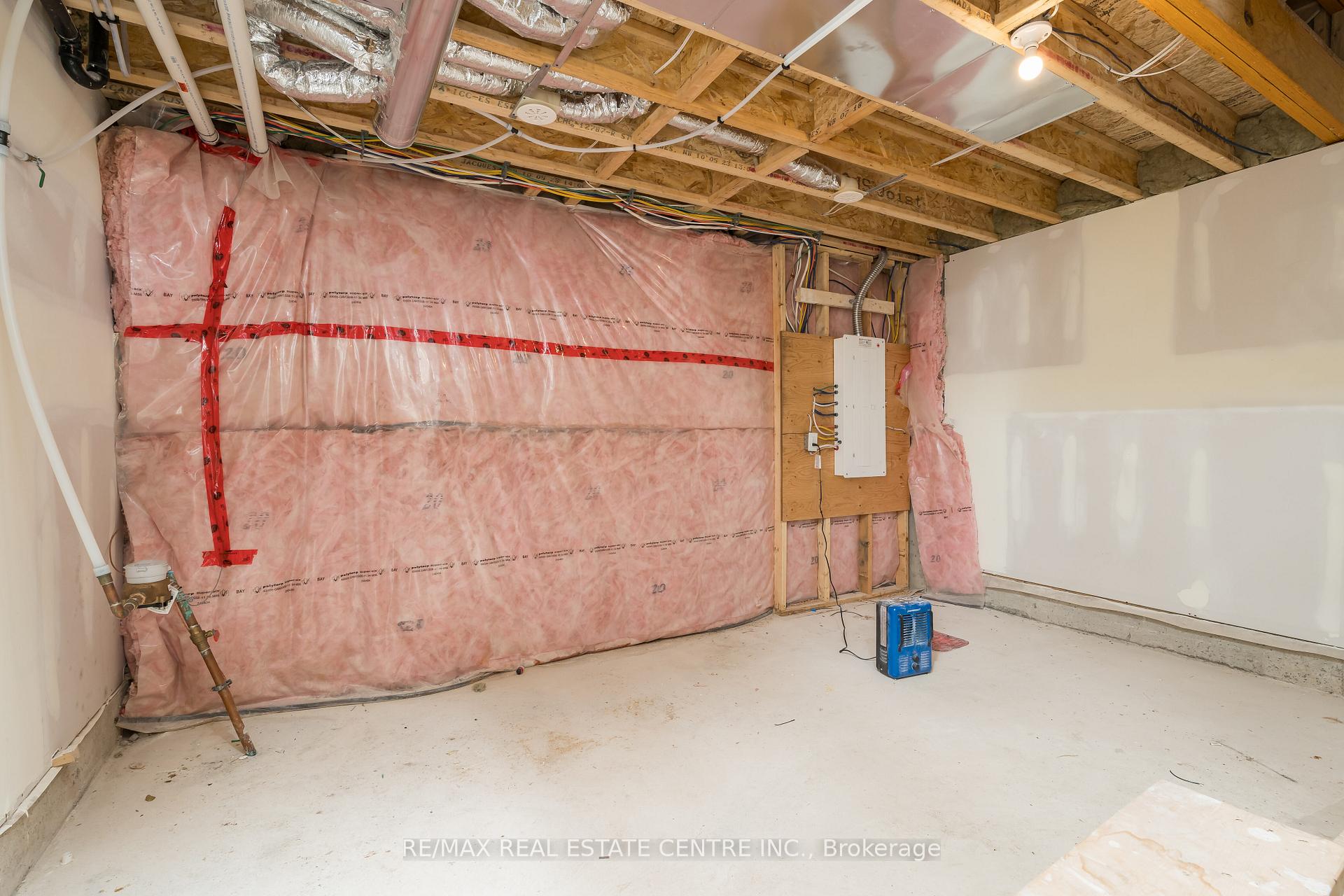 Photo 39 of 17 James Street, Halton Hills, Georgetown — HOMEH