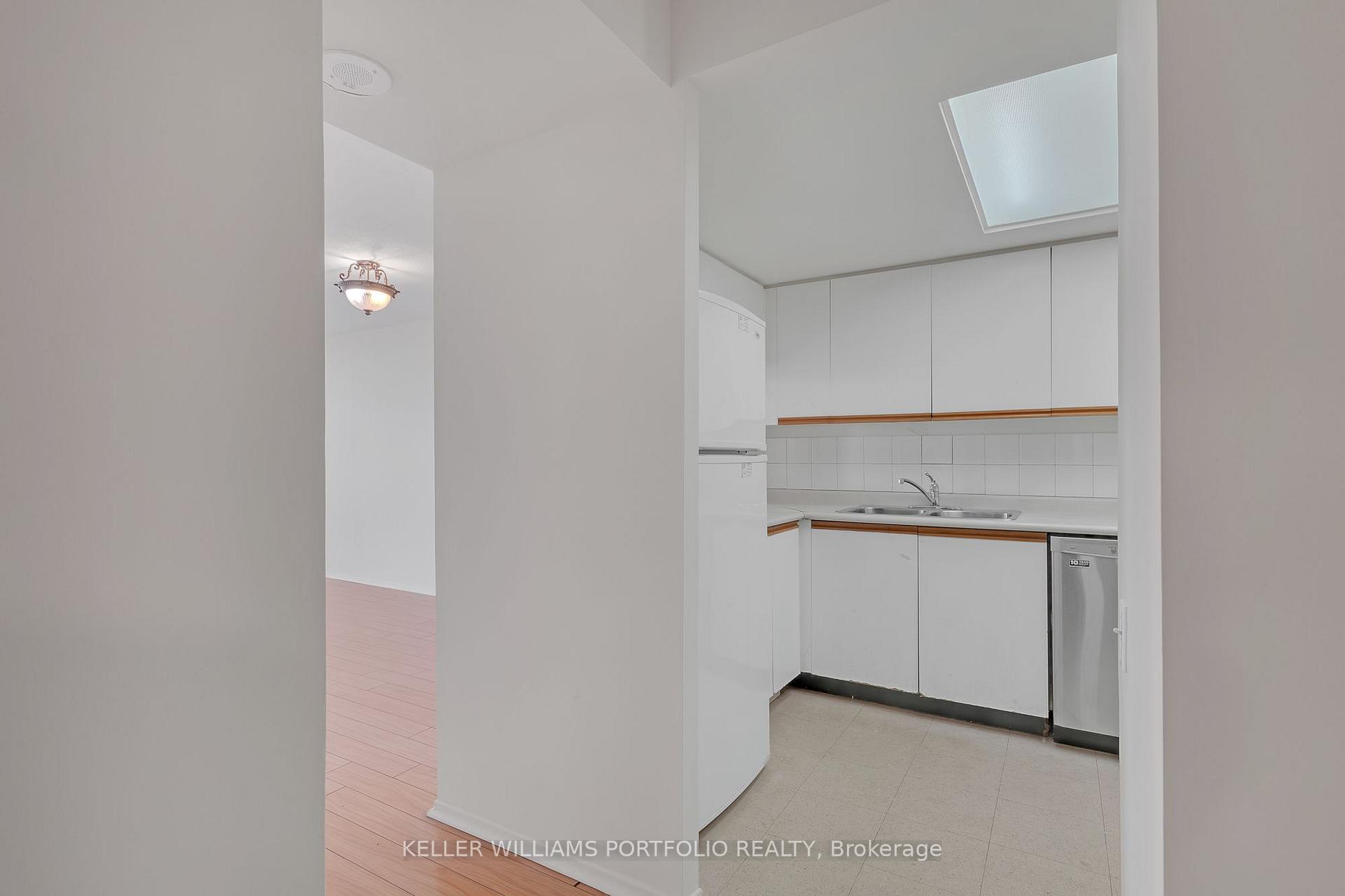 Photo 4 of Unit 810, 2460 Eglinton Avenue E, Scarborough, Eglinton East — HOMEH