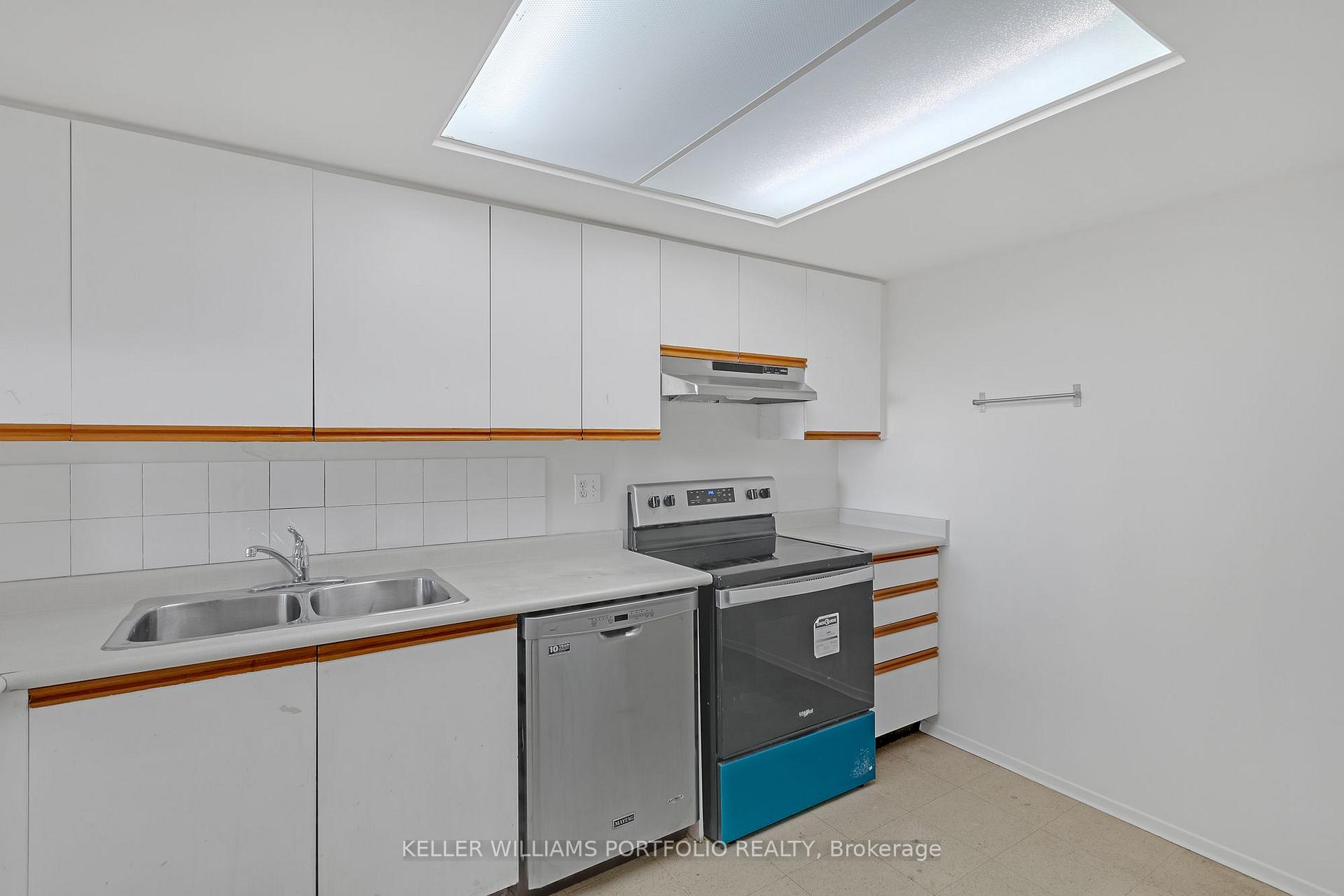 Photo 6 of Unit 810, 2460 Eglinton Avenue E, Scarborough, Eglinton East — HOMEH