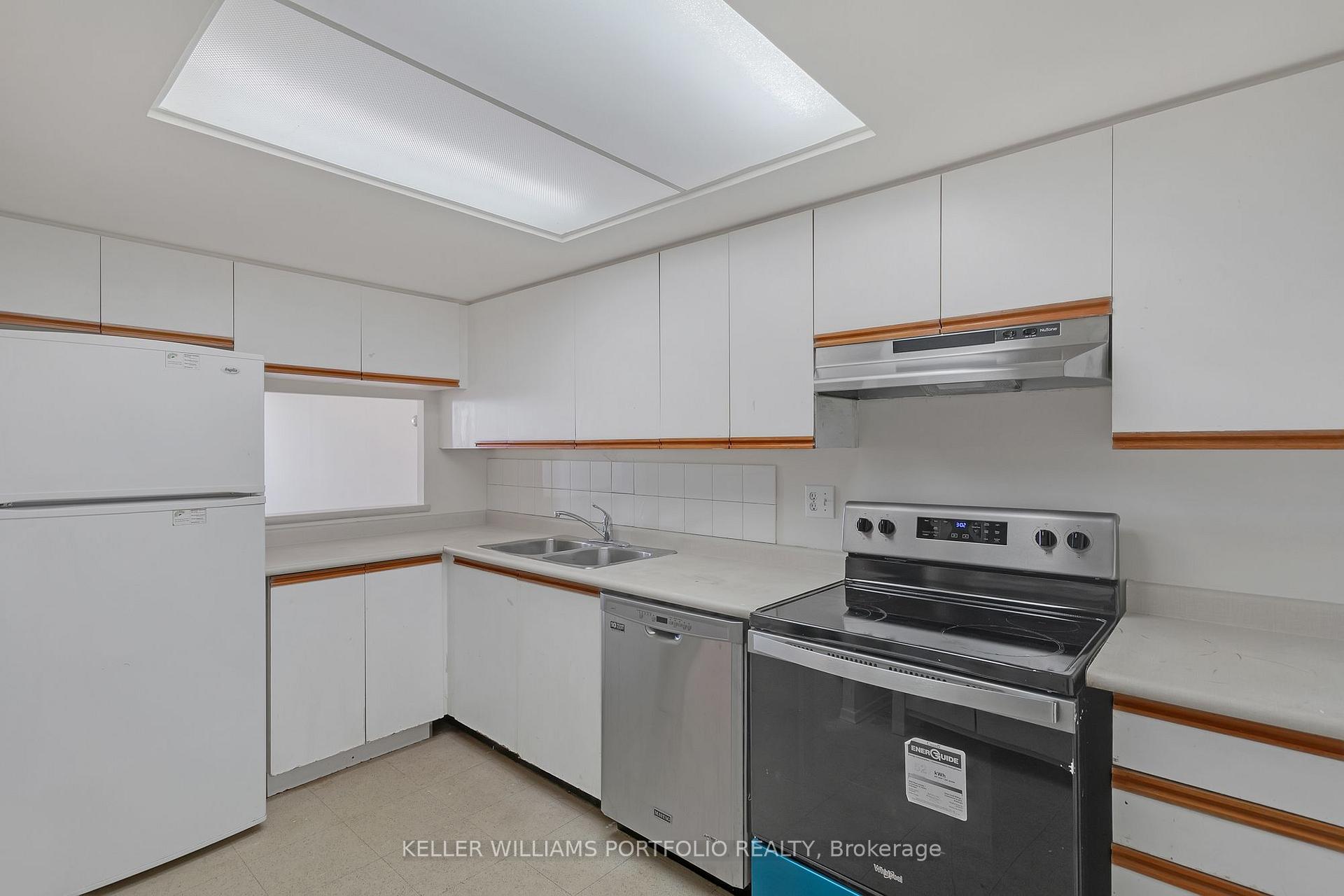 Photo 8 of Unit 810, 2460 Eglinton Avenue E, Scarborough, Eglinton East — HOMEH