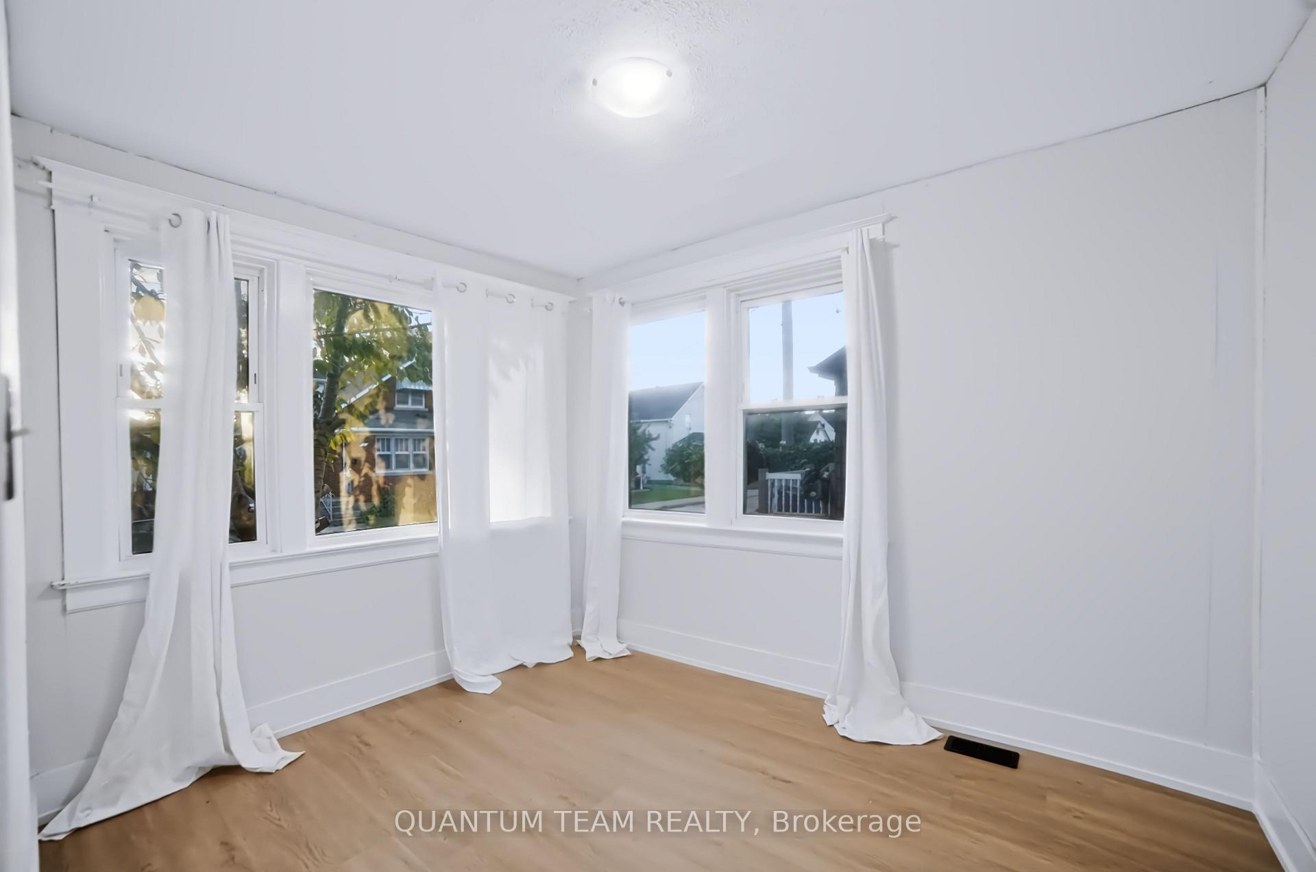 Photo 7 of 18 Ormonde Avenue, St. Catharines, Facer — HOMEH
