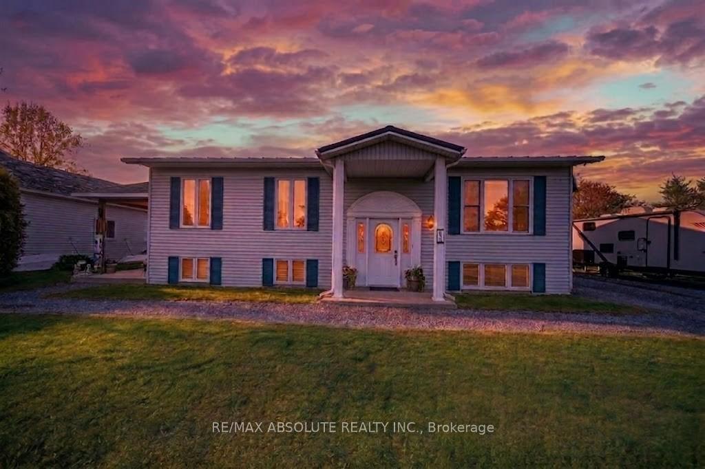 Photo 2 of 38 Duchesse Crescent, Russell, Russell Twp — HOMEH
