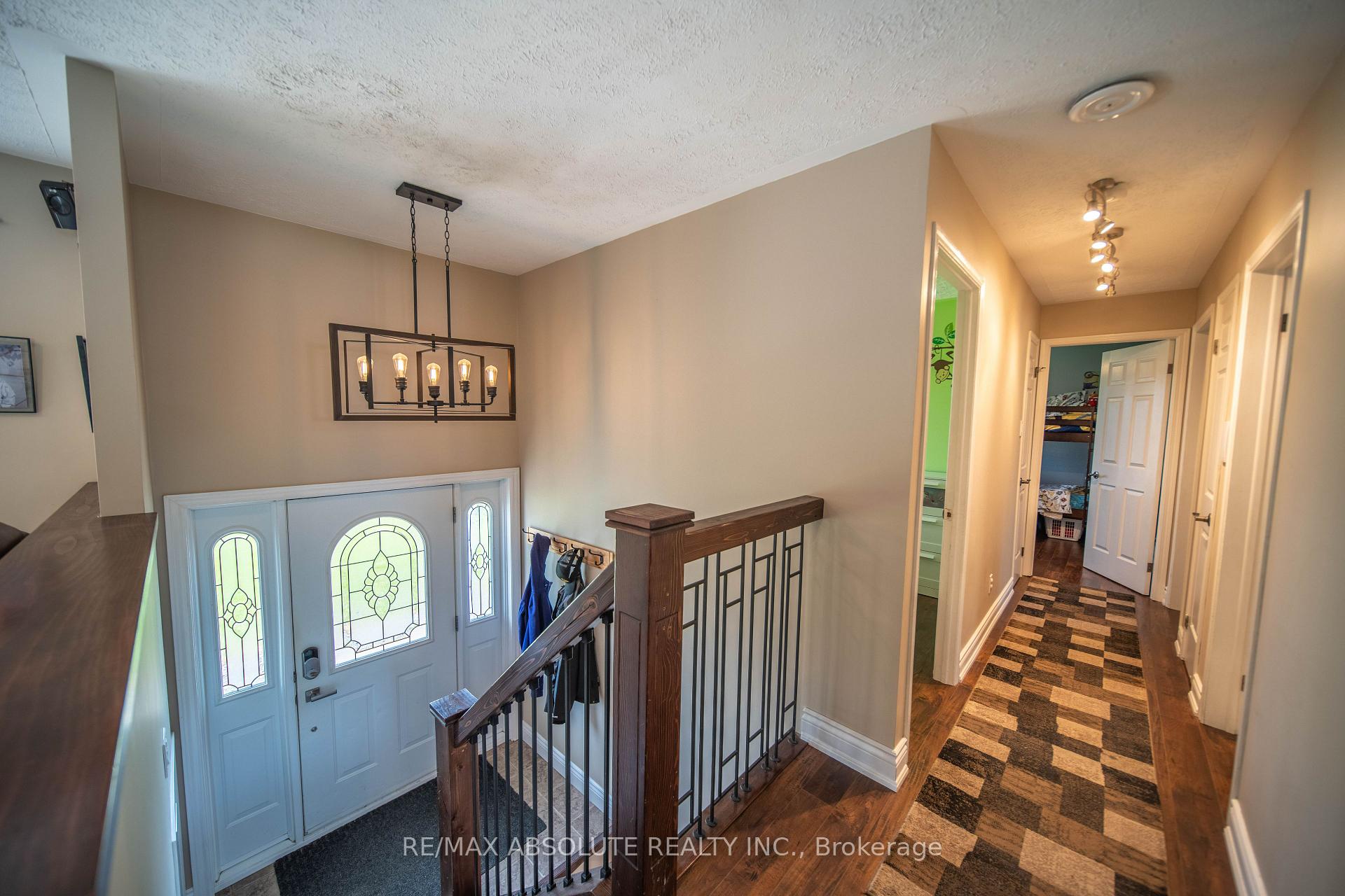 Photo 5 of 38 Duchesse Crescent, Russell, Russell Twp — HOMEH