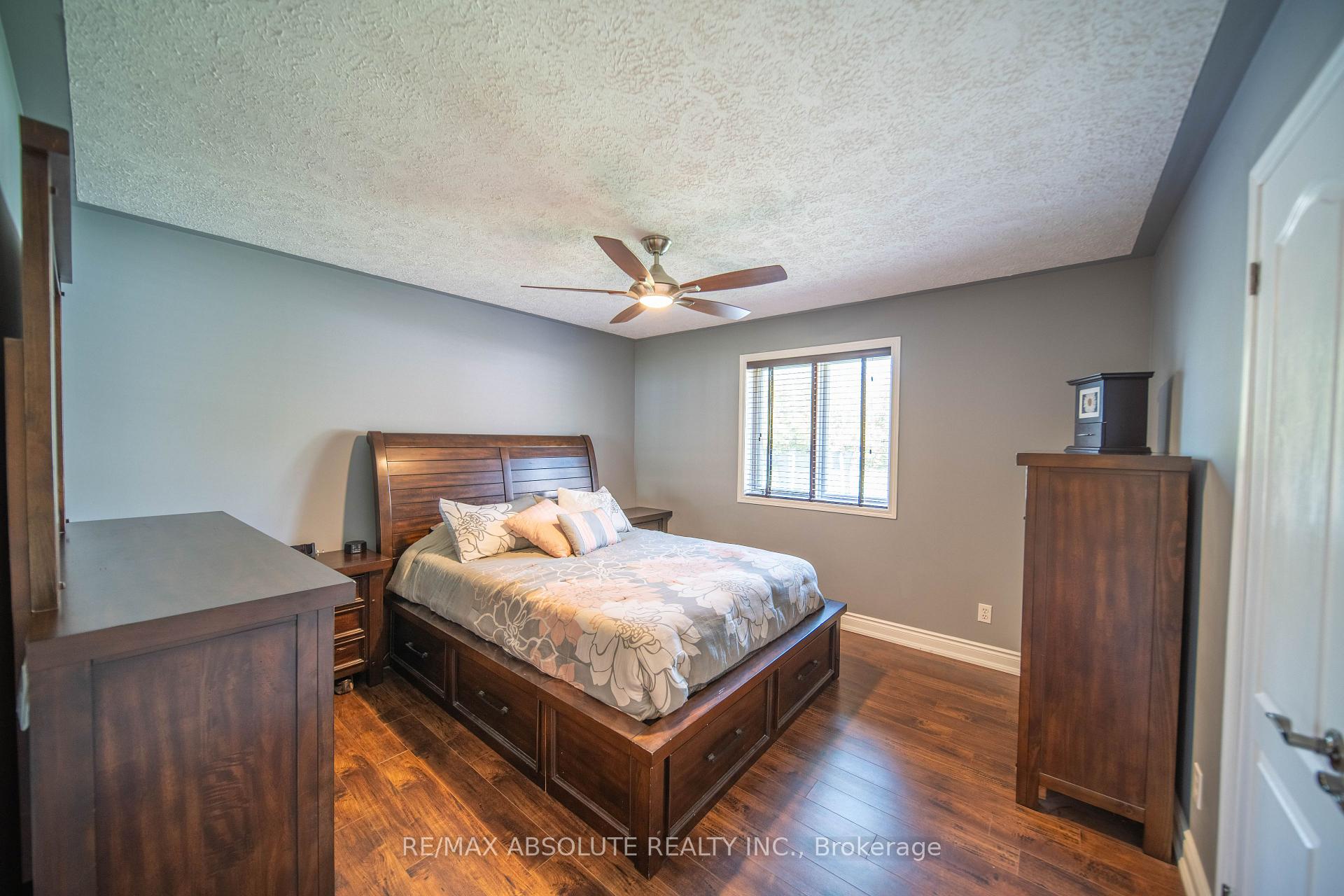 Photo 16 of 38 Duchesse Crescent, Russell, Russell Twp — HOMEH
