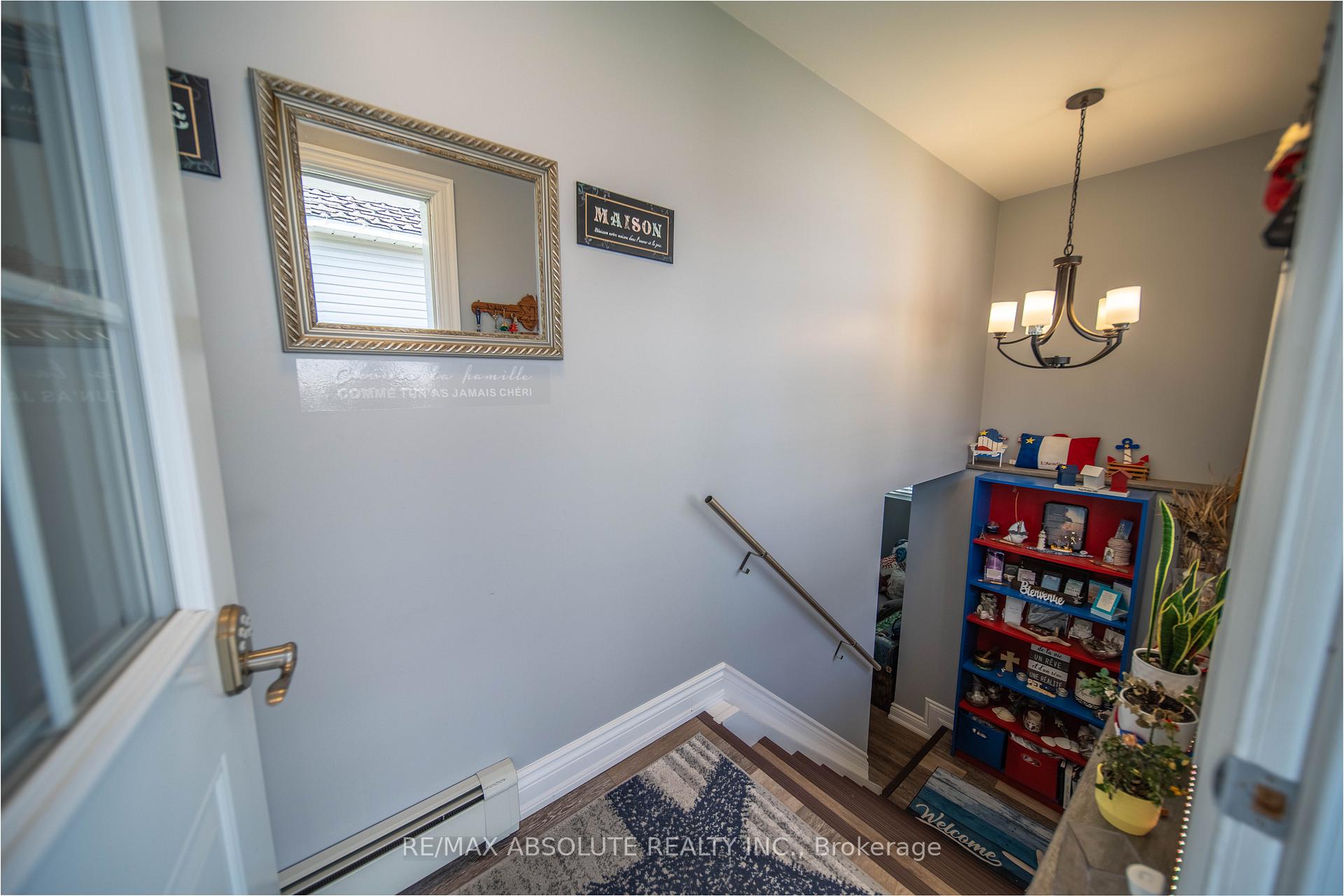 Photo 25 of 38 Duchesse Crescent, Russell, Russell Twp — HOMEH