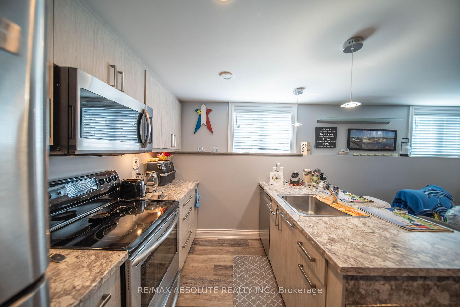 Photo 33 of 38 Duchesse Crescent, Russell, Russell Twp — HOMEH
