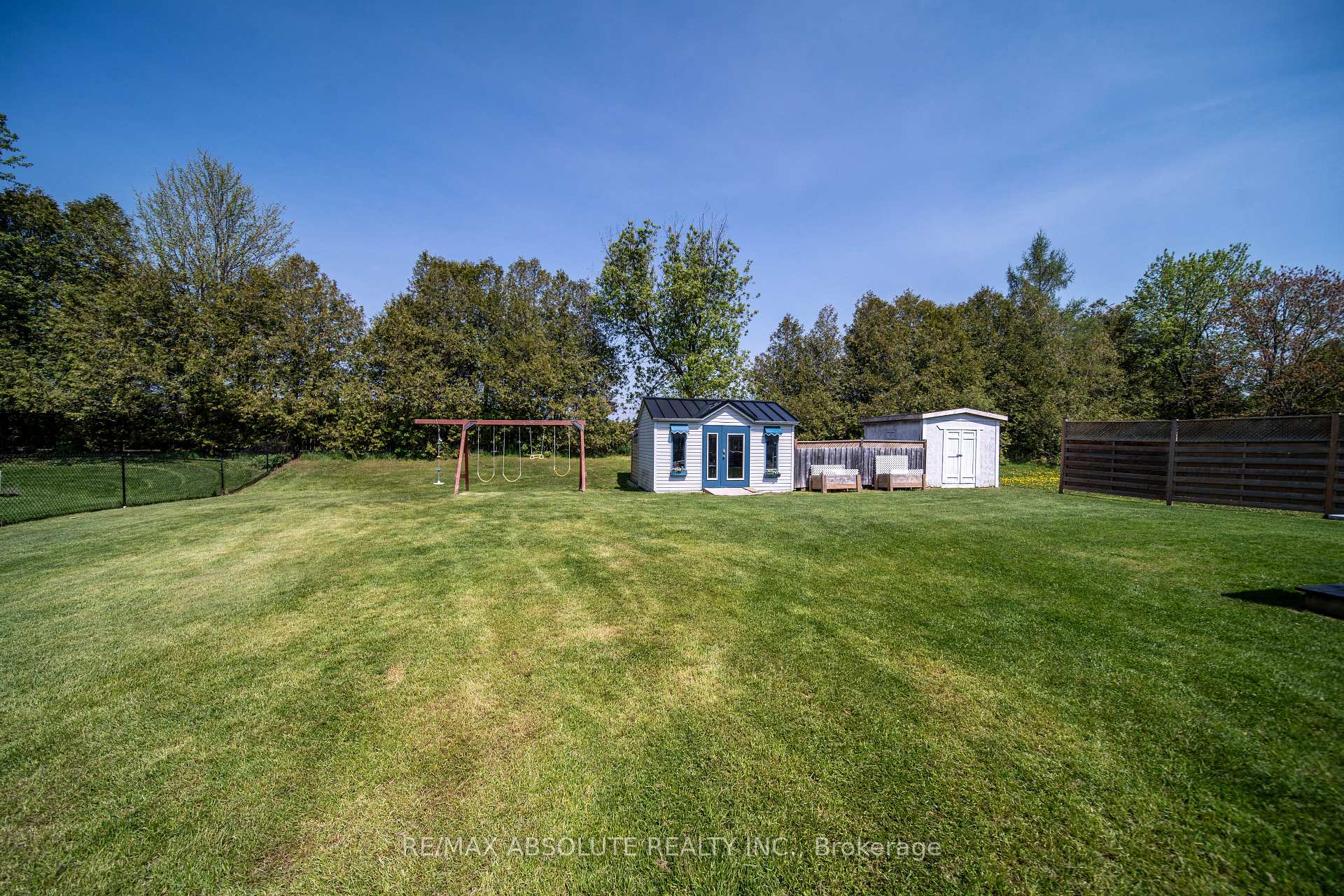 Photo 39 of 38 Duchesse Crescent, Russell, Russell Twp — HOMEH