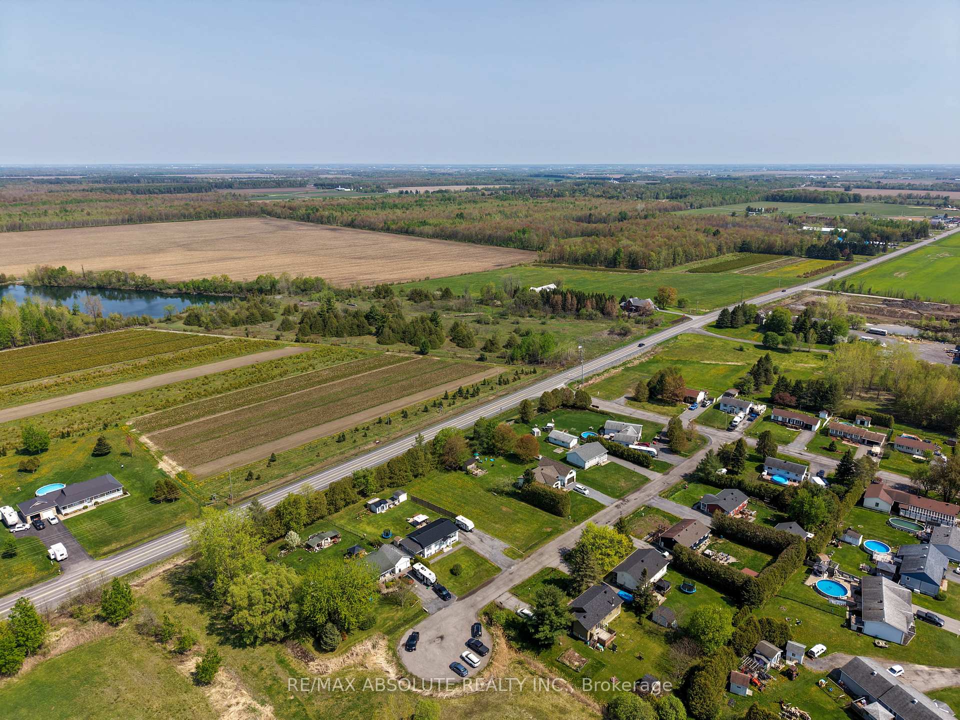Photo 40 of 38 Duchesse Crescent, Russell, Russell Twp — HOMEH