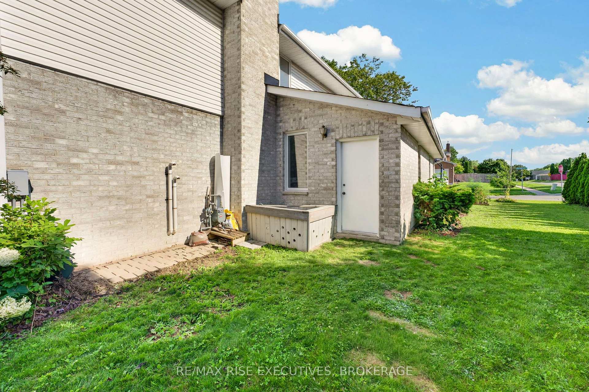 Photo 46 of 611 Rivermeade Avenue, Kingston, East Gardiners Rd — HOMEH