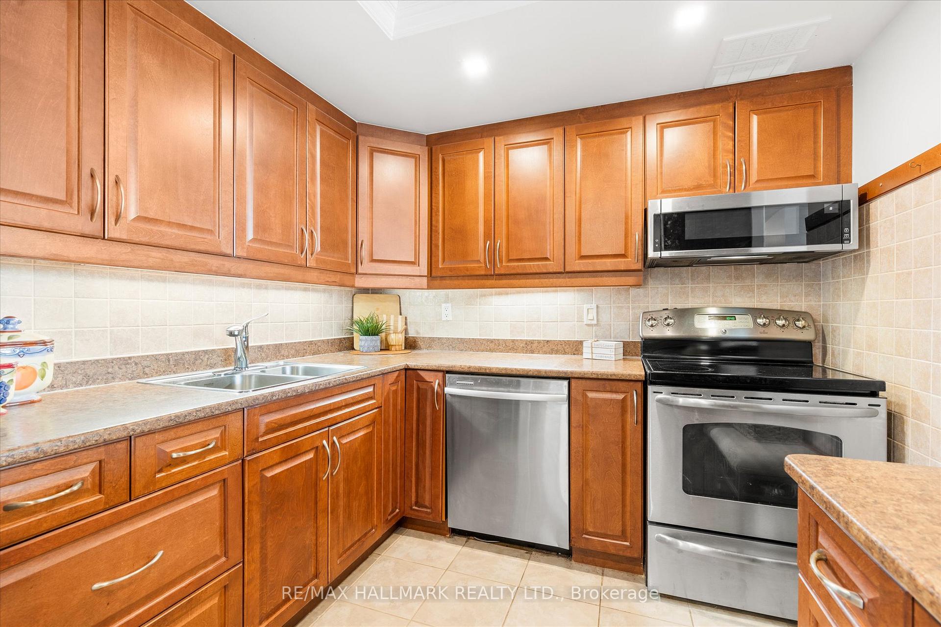 Photo 6 of Unit 902, 20 Dean Park Road, Scarborough, Rouge — HOMEH