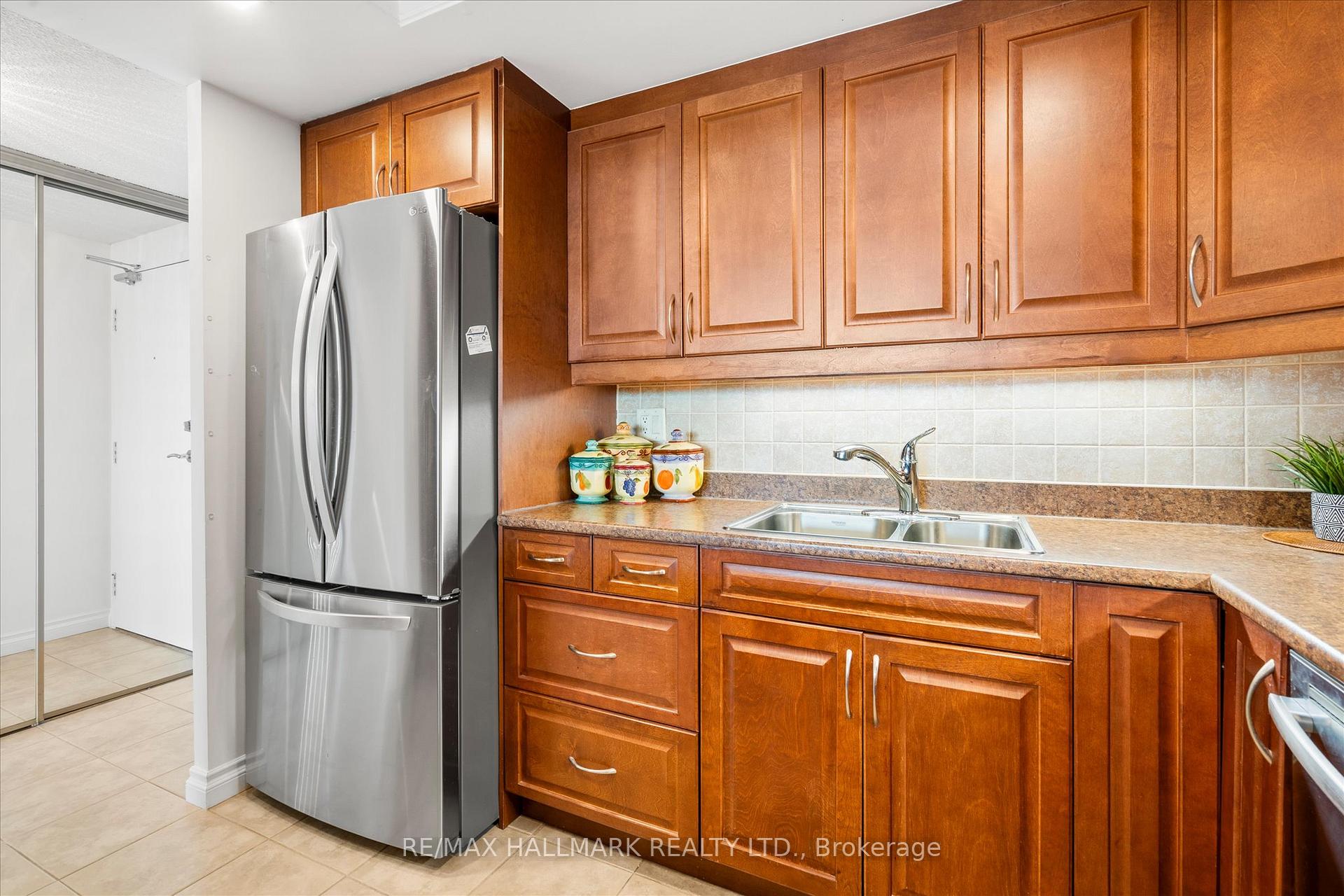 Photo 3 of Unit 902, 20 Dean Park Road, Scarborough, Rouge — HOMEH