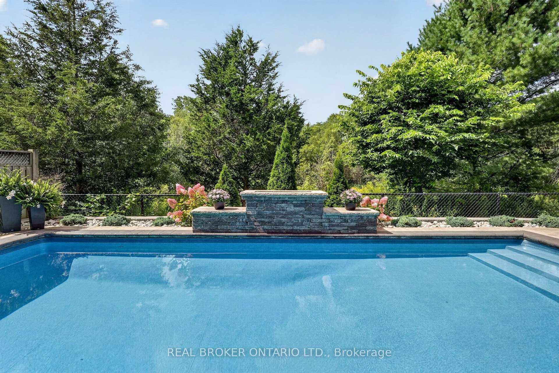 Photo 2 of 483 Valridge Drive, Hamilton, Ancaster — HOMEH
