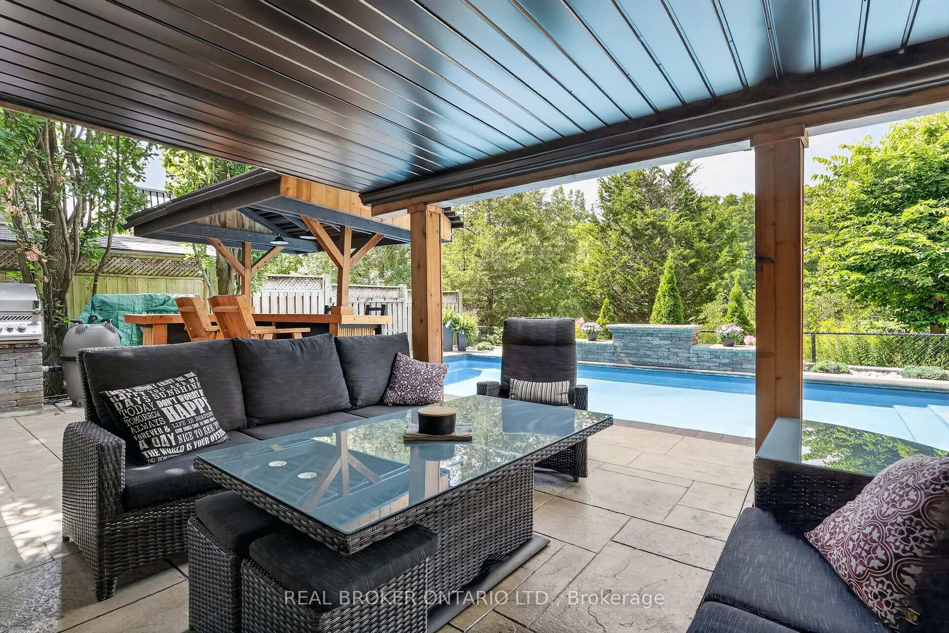 Photo 5 of 483 Valridge Drive, Hamilton, Ancaster — HOMEH