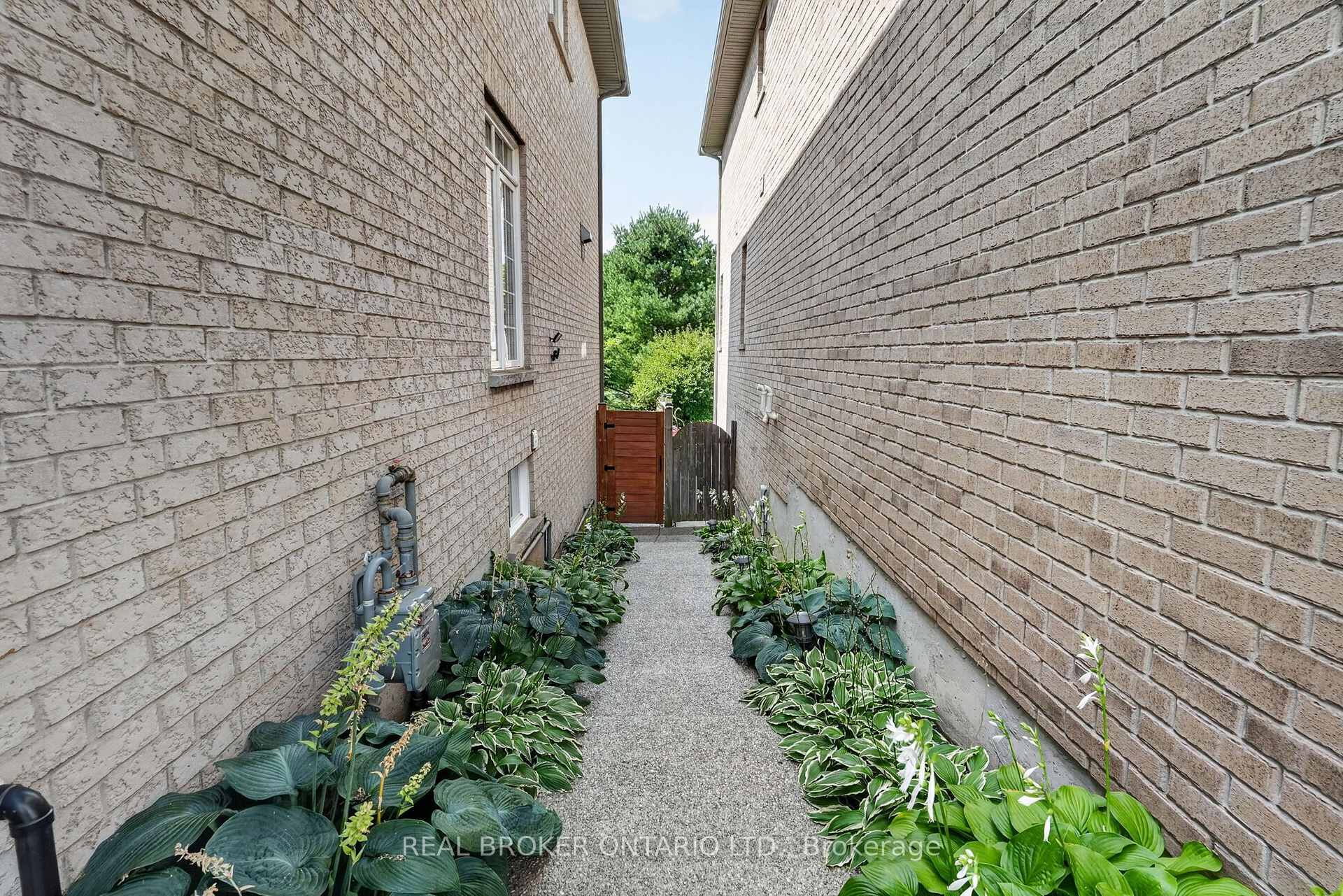 Photo 47 of 483 Valridge Drive, Hamilton, Ancaster — HOMEH