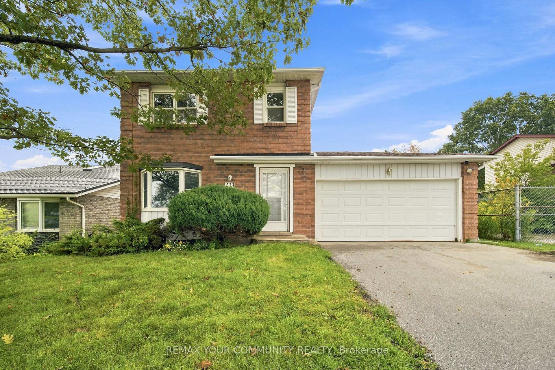 Photo 2 of 233 Little Avenue, Barrie, Allandale Heights — HOMEH