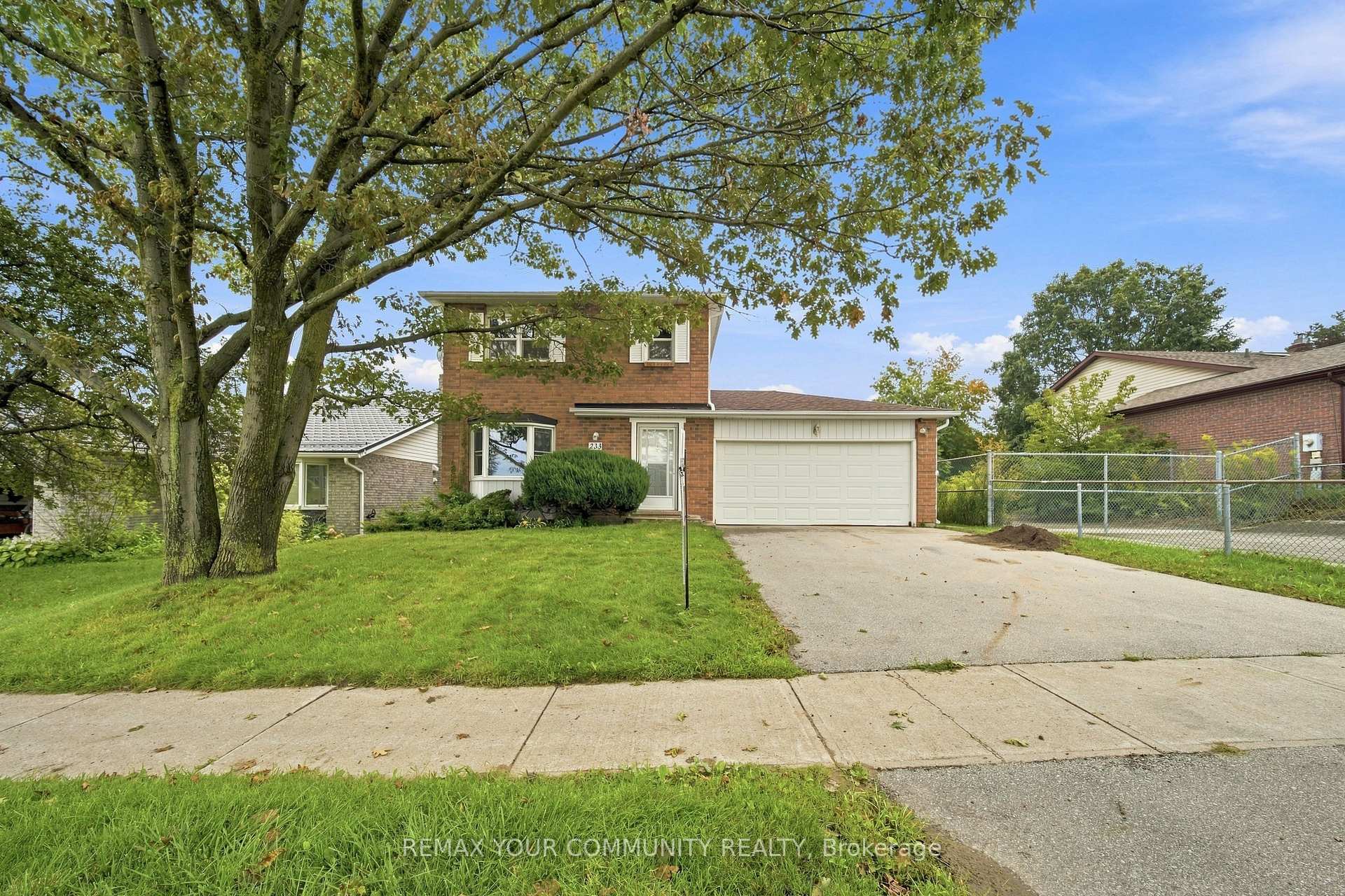 Photo 3 of 233 Little Avenue, Barrie, Allandale Heights — HOMEH
