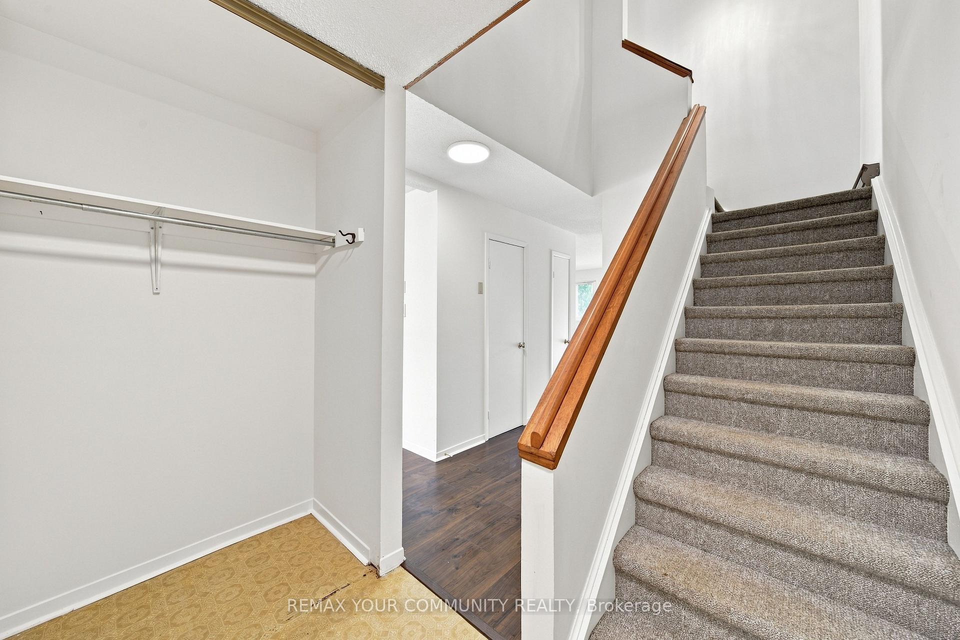 Photo 4 of 233 Little Avenue, Barrie, Allandale Heights — HOMEH