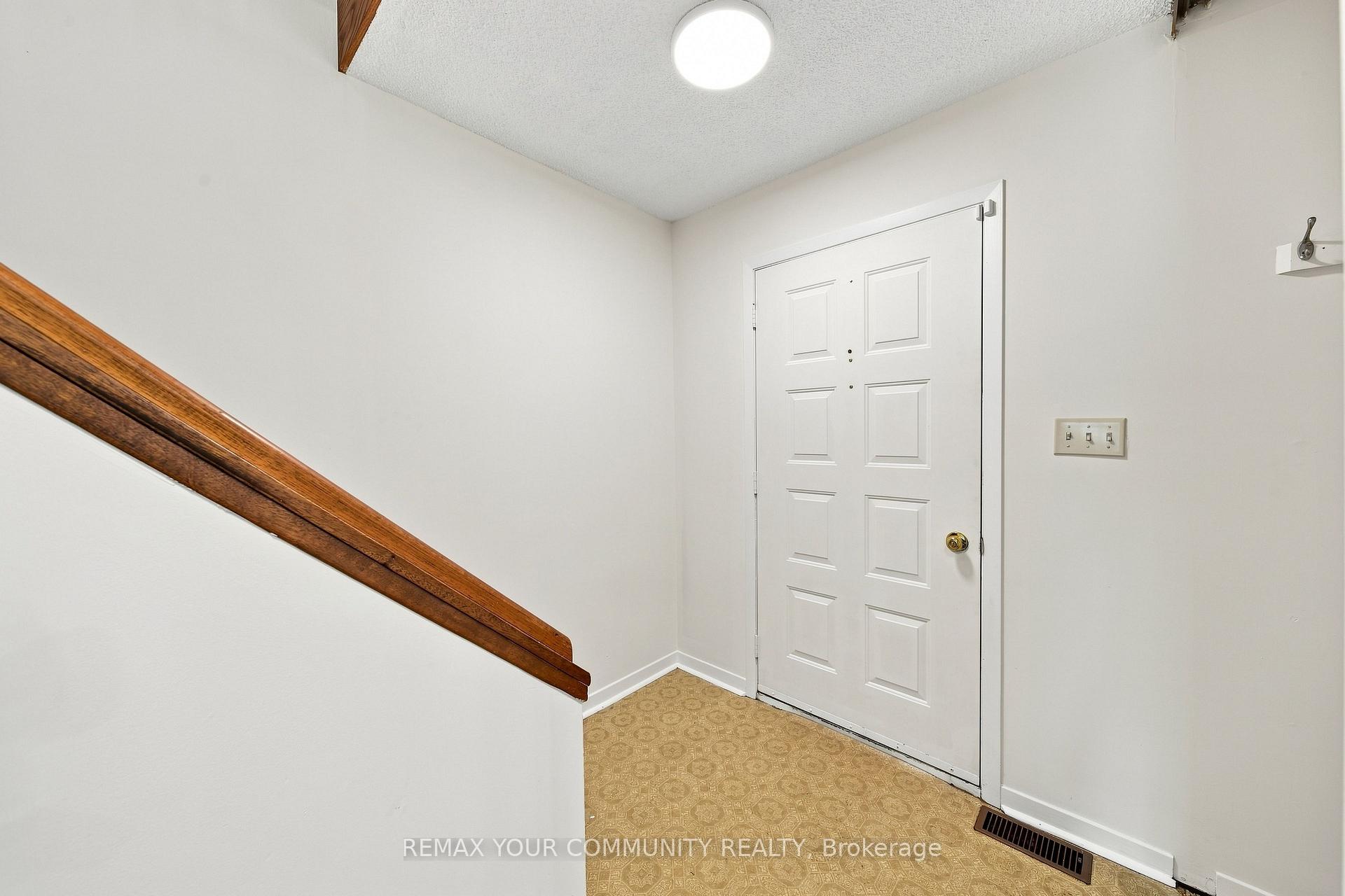 Photo 5 of 233 Little Avenue, Barrie, Allandale Heights — HOMEH