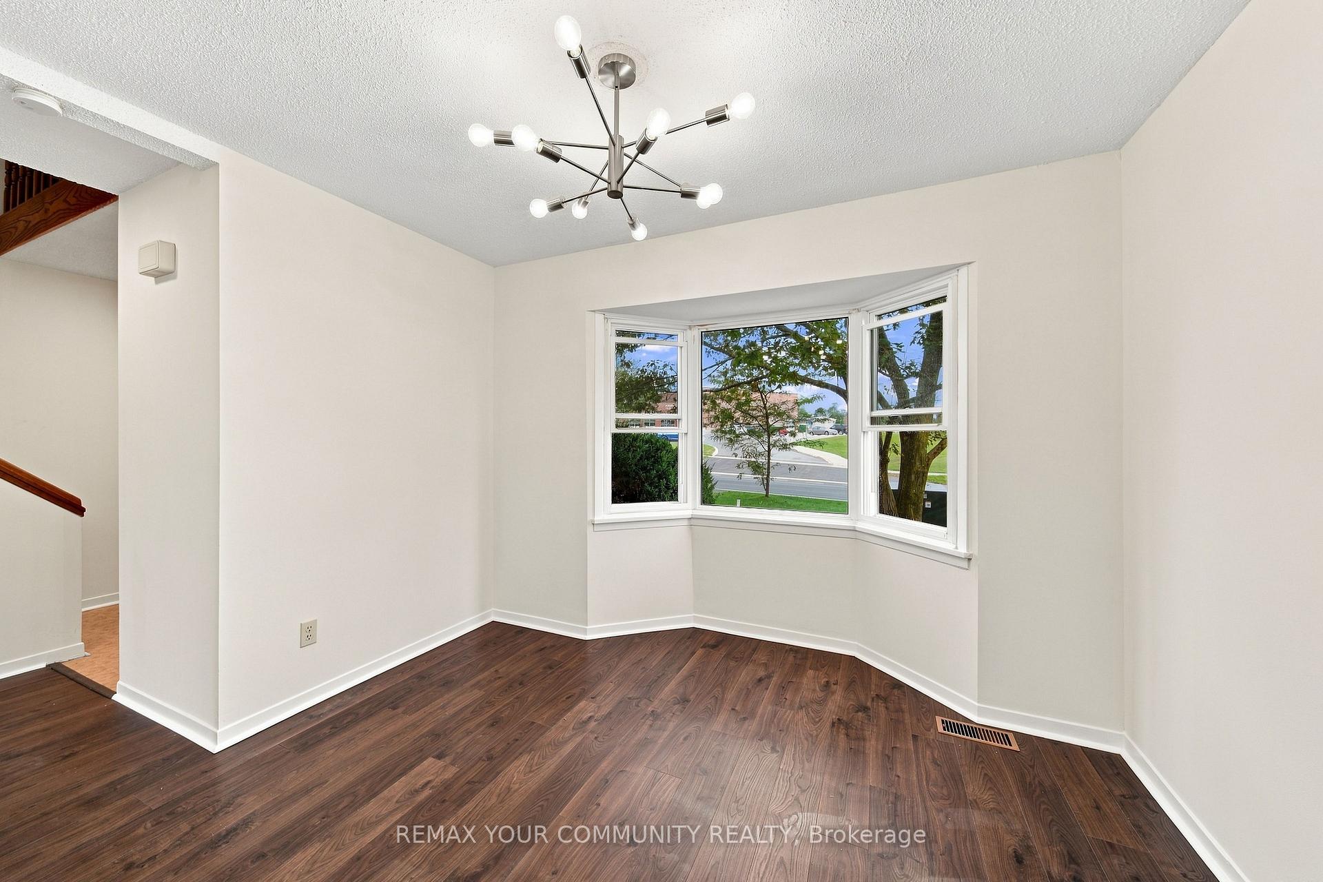 Photo 8 of 233 Little Avenue, Barrie, Allandale Heights — HOMEH