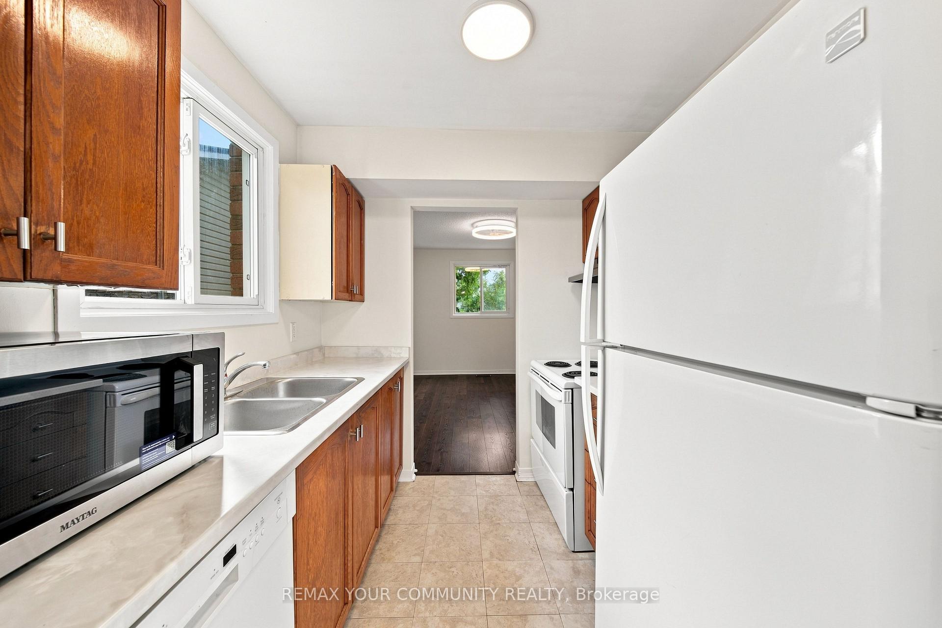 Photo 9 of 233 Little Avenue, Barrie, Allandale Heights — HOMEH