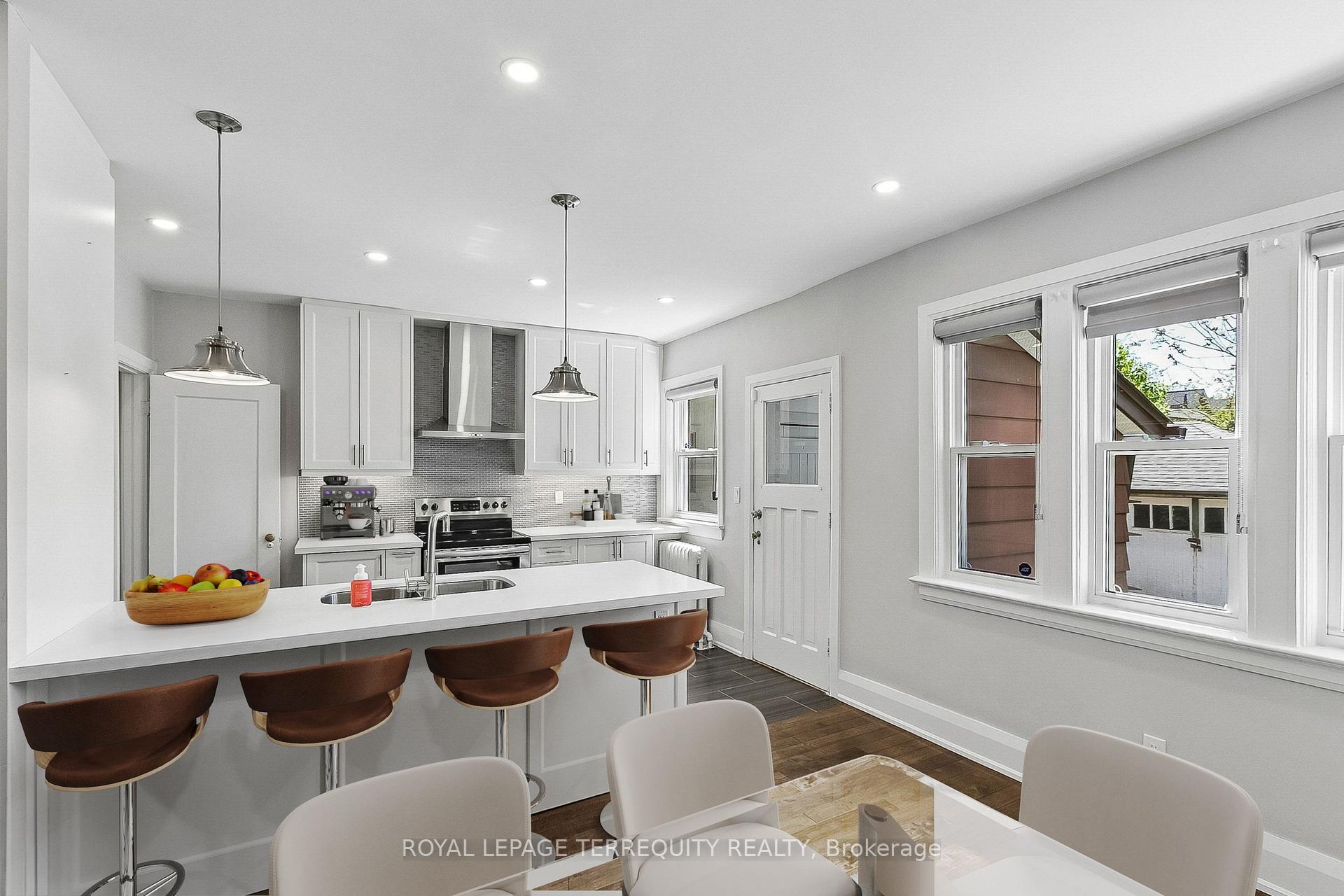Photo 4 of 407 Annette Street, Toronto, Runnymede-Bloor West Village — HOMEH