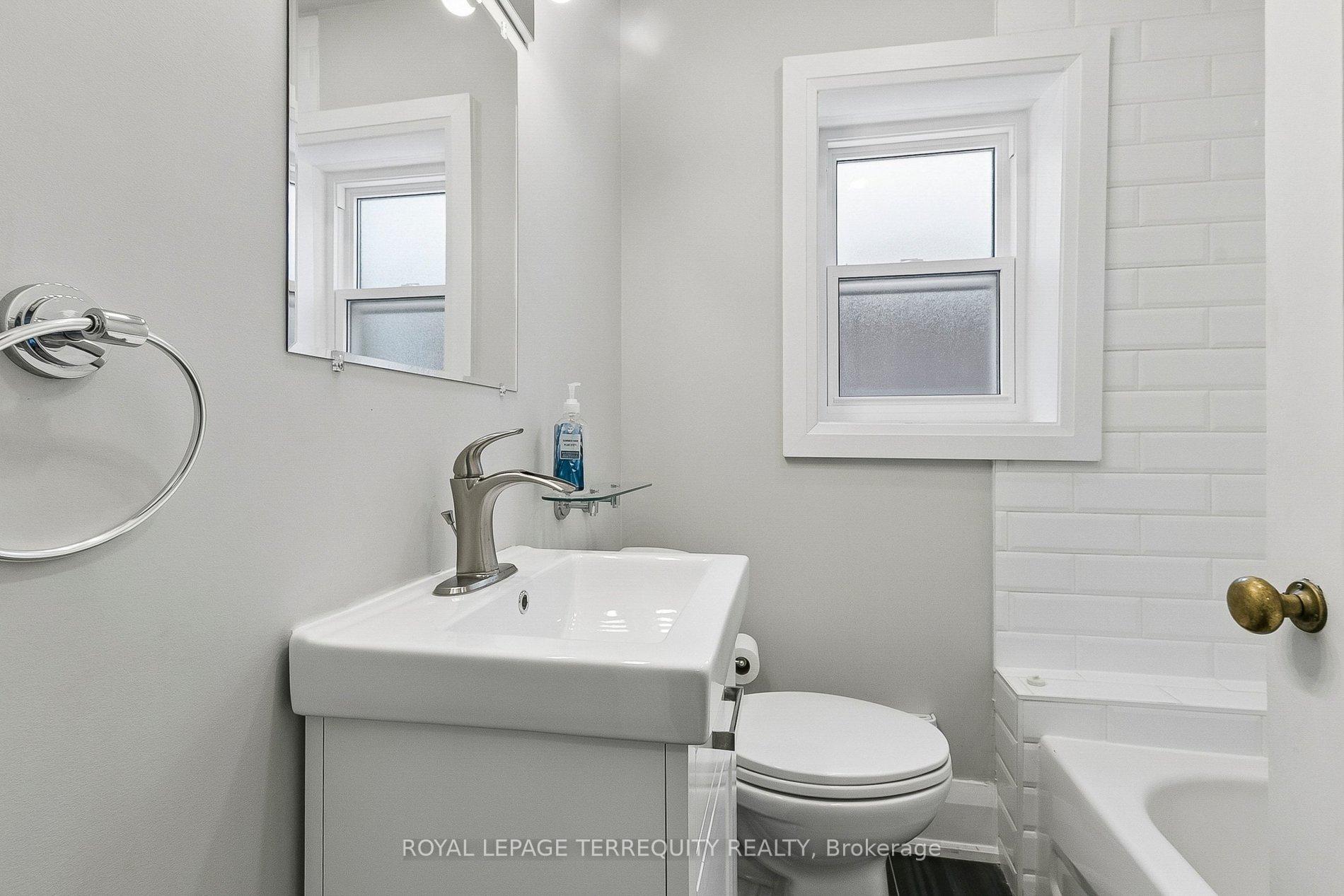 Photo 37 of 407 Annette Street, Toronto, Runnymede-Bloor West Village — HOMEH