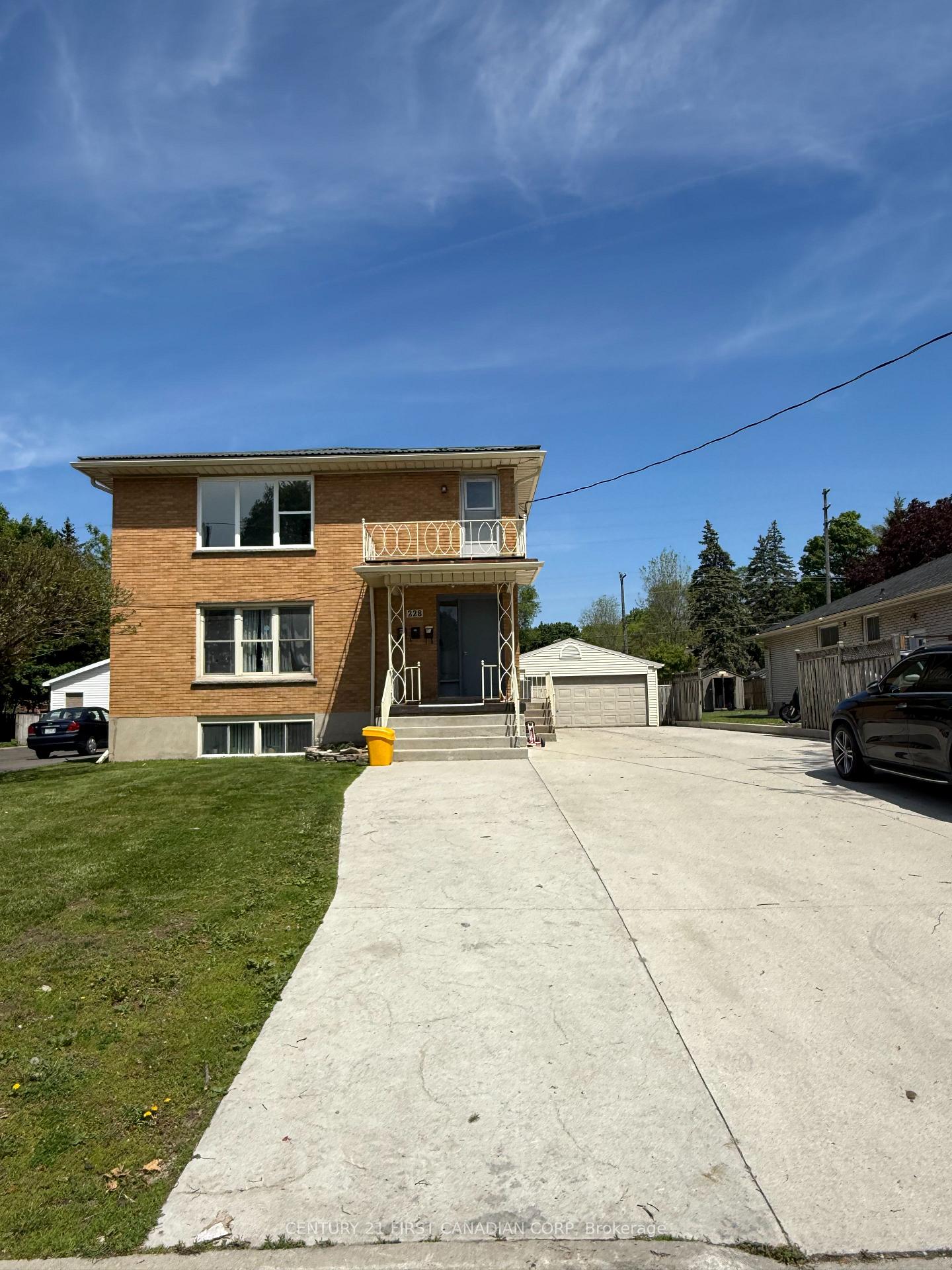 Photo 2 of Unit 3, 228 Burnside Drive, London, East I — HOMEH
