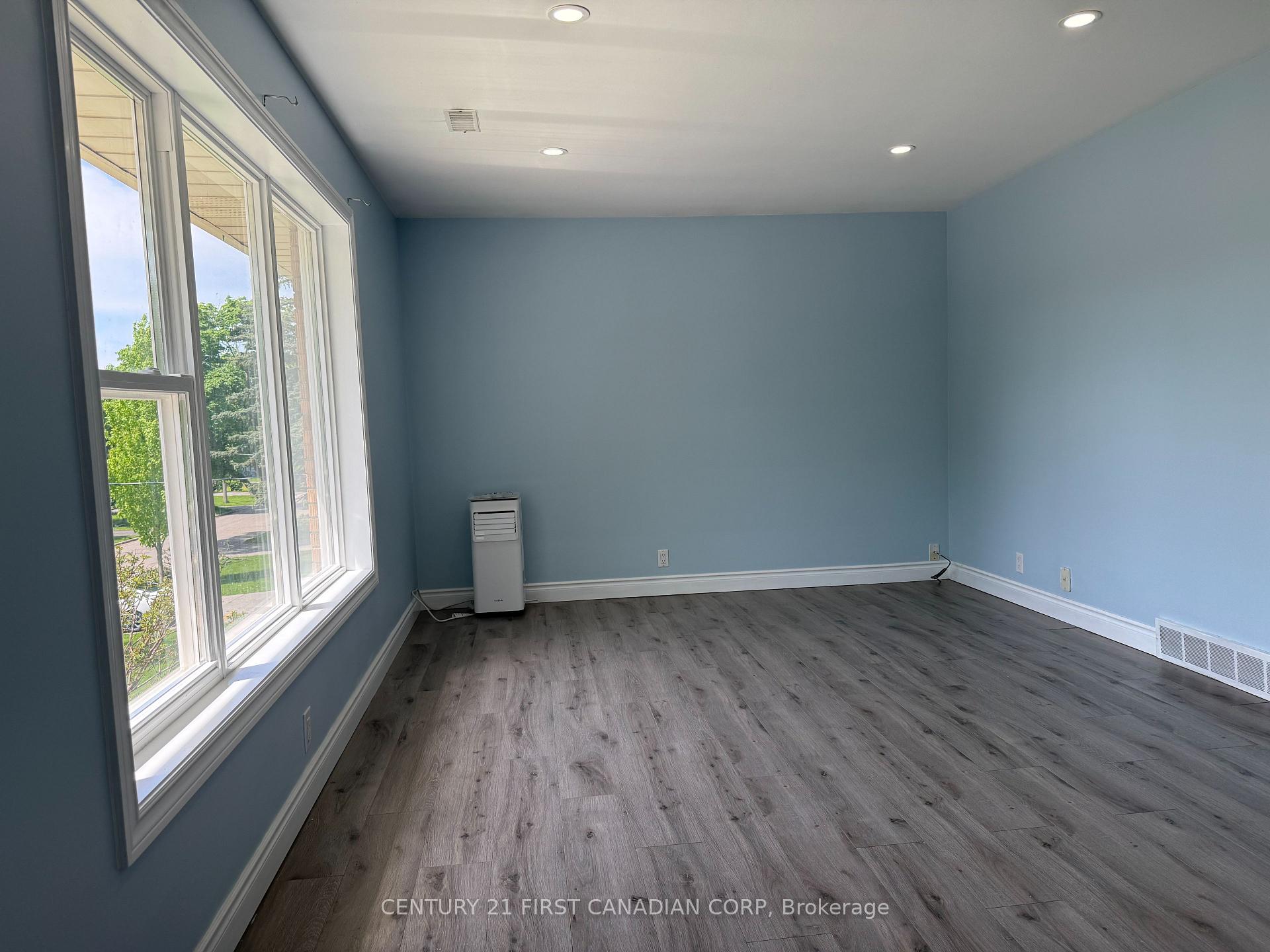 Photo 4 of Unit 3, 228 Burnside Drive, London, East I — HOMEH