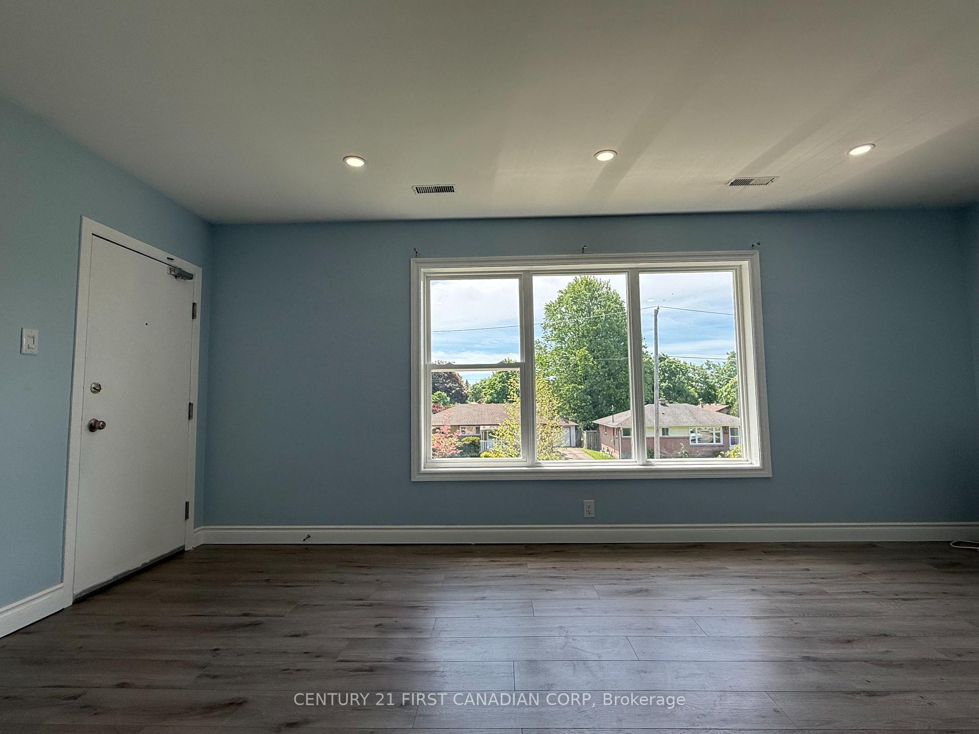 Photo 5 of Unit 3, 228 Burnside Drive, London, East I — HOMEH
