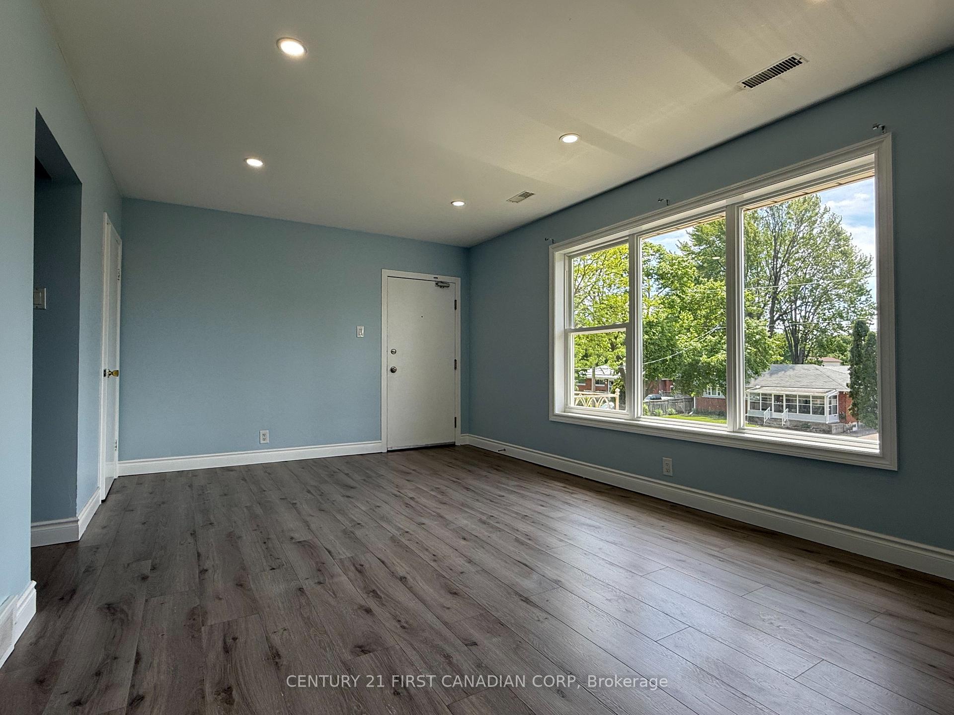 Photo 6 of Unit 3, 228 Burnside Drive, London, East I — HOMEH