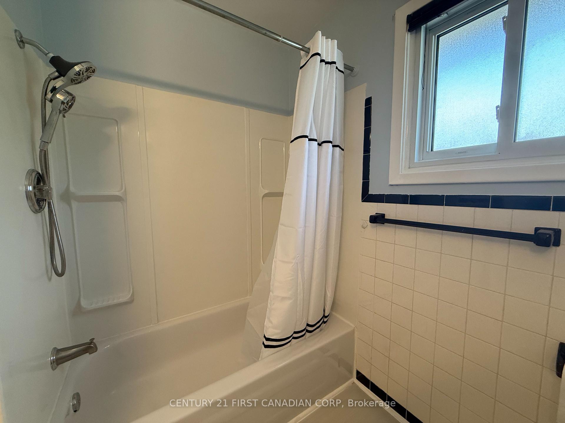 Photo 17 of Unit 3, 228 Burnside Drive, London, East I — HOMEH