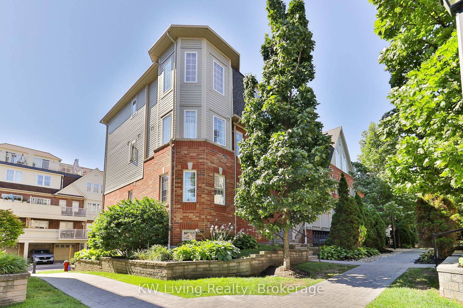 Front of Unit 4, 740 Neighbourhood Circle