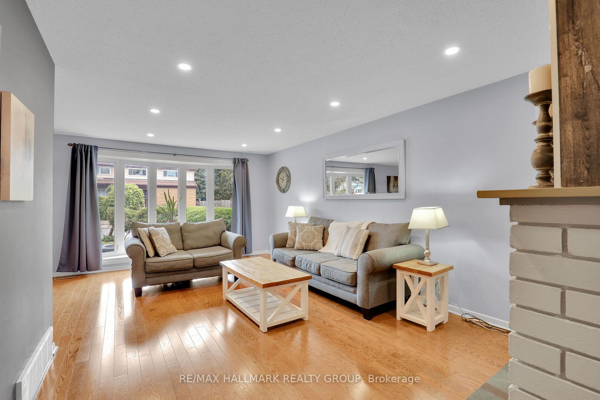 Photo 3 of 90 Chesterton Drive, Ottawa, Borden Farm/Stewart Farm/Carleton Heights/Parkwood Hills — HOMEH