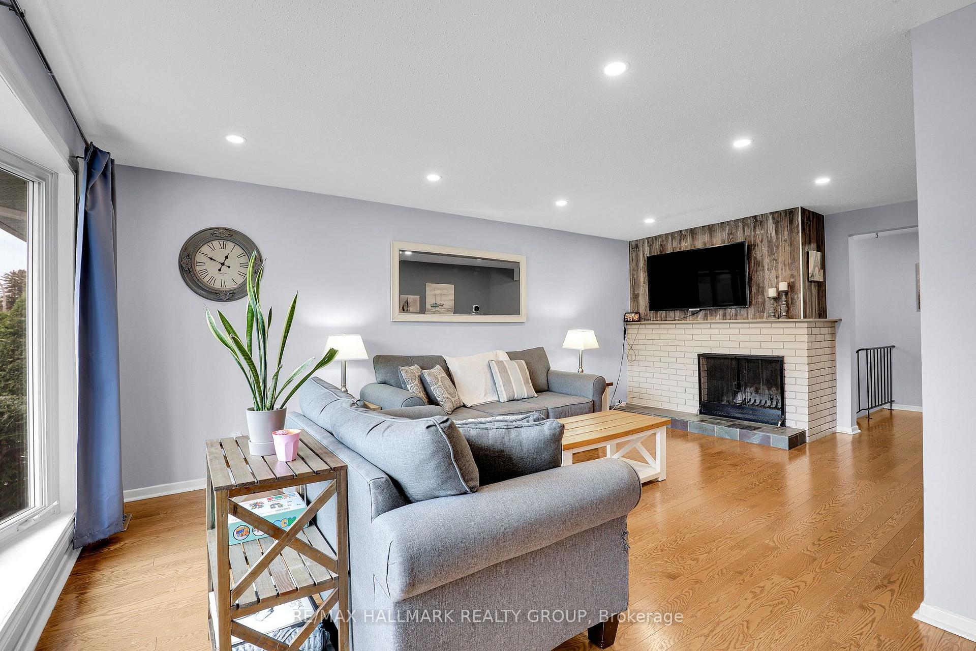 Photo 5 of 90 Chesterton Drive, Ottawa, Borden Farm/Stewart Farm/Carleton Heights/Parkwood Hills — HOMEH