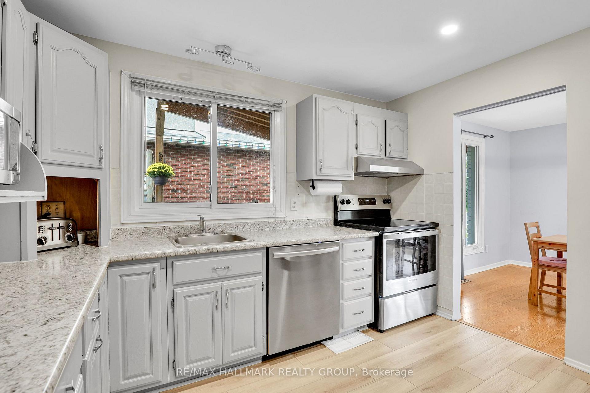 Photo 10 of 90 Chesterton Drive, Ottawa, Borden Farm/Stewart Farm/Carleton Heights/Parkwood Hills — HOMEH