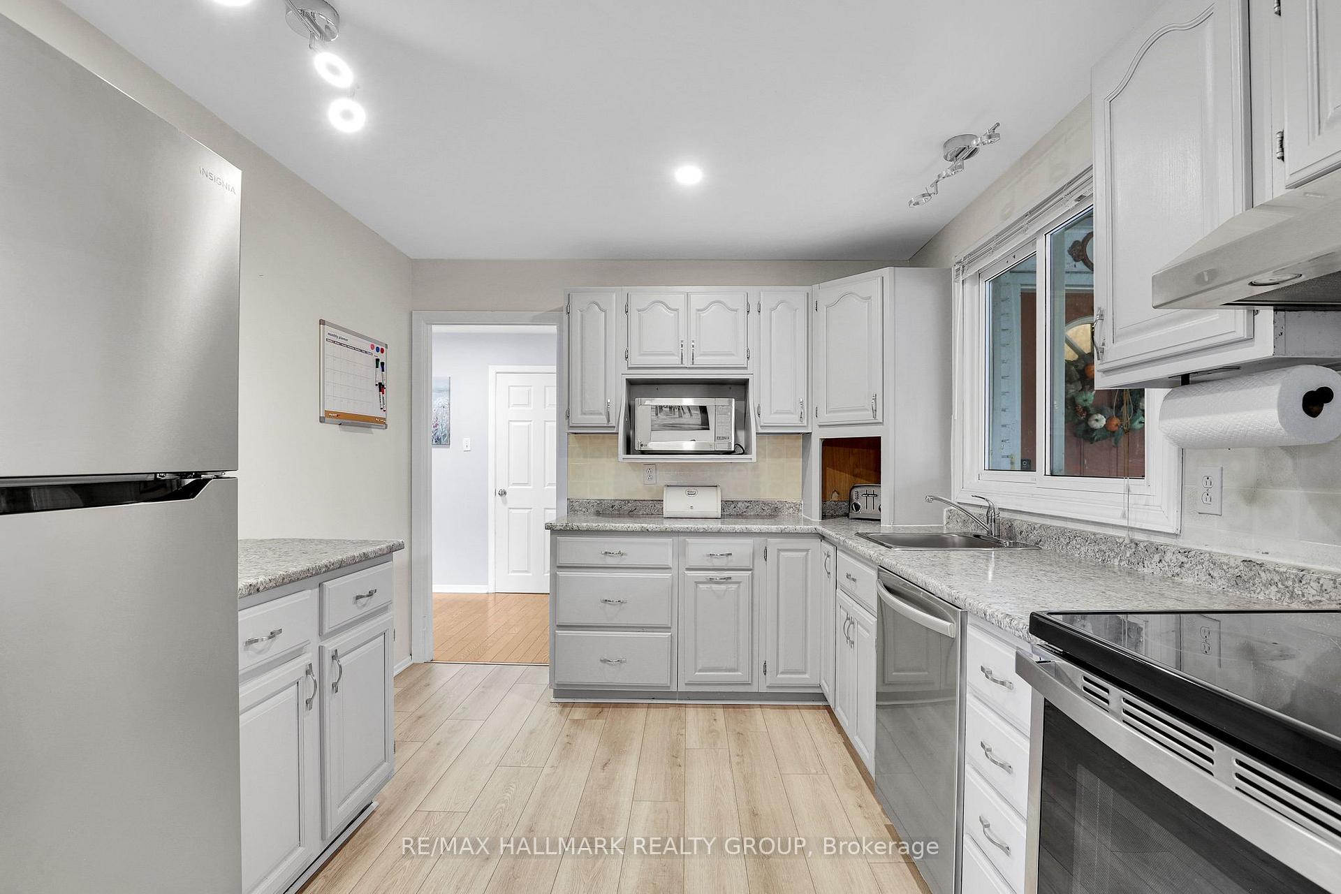 Photo 12 of 90 Chesterton Drive, Ottawa, Borden Farm/Stewart Farm/Carleton Heights/Parkwood Hills — HOMEH