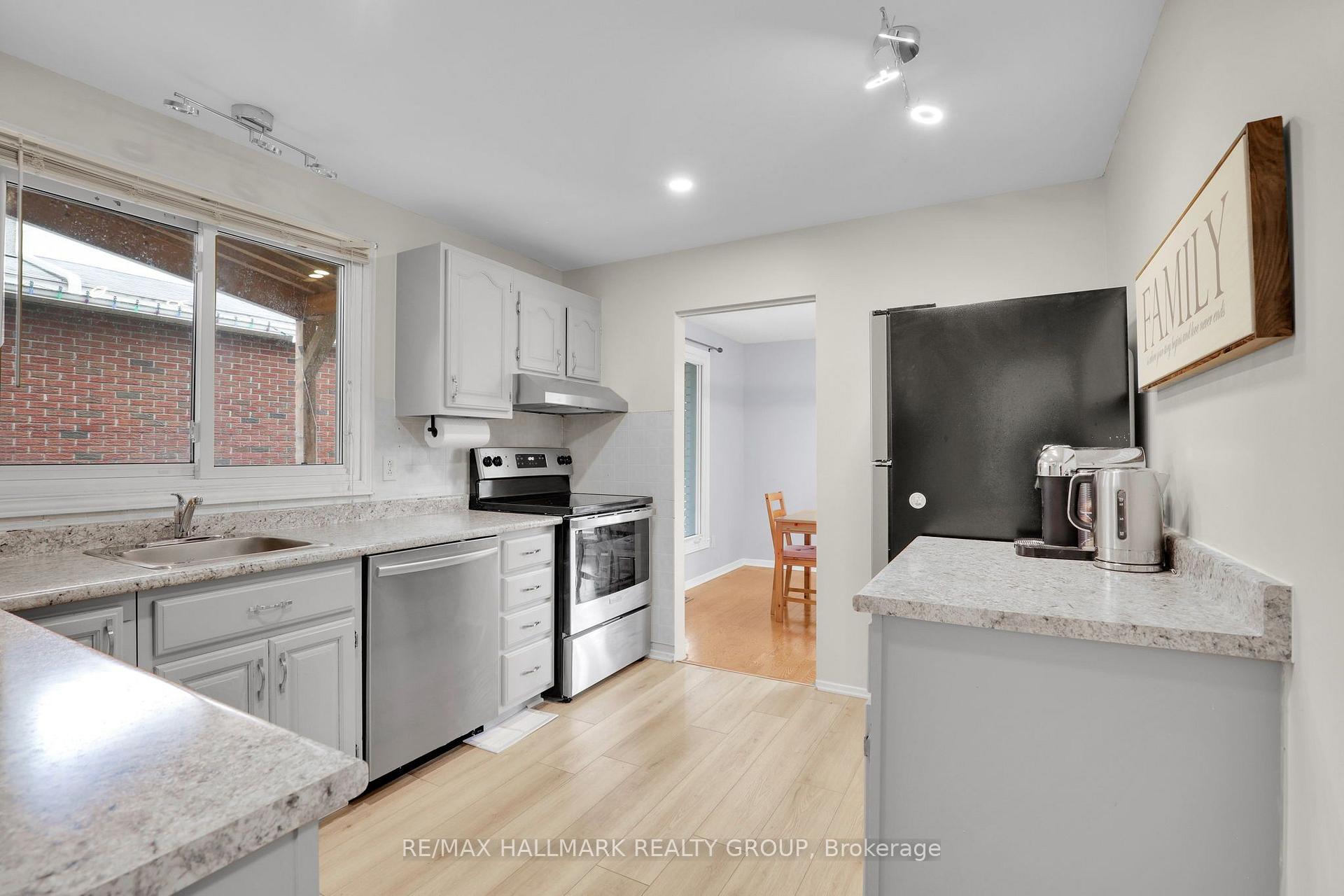 Photo 13 of 90 Chesterton Drive, Ottawa, Borden Farm/Stewart Farm/Carleton Heights/Parkwood Hills — HOMEH