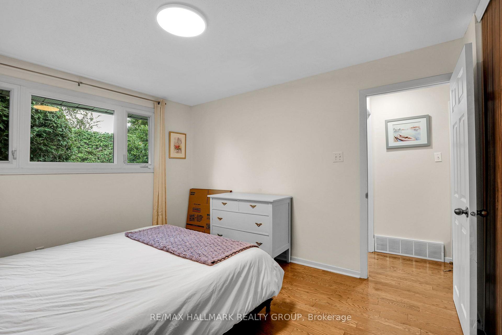 Photo 16 of 90 Chesterton Drive, Ottawa, Borden Farm/Stewart Farm/Carleton Heights/Parkwood Hills — HOMEH