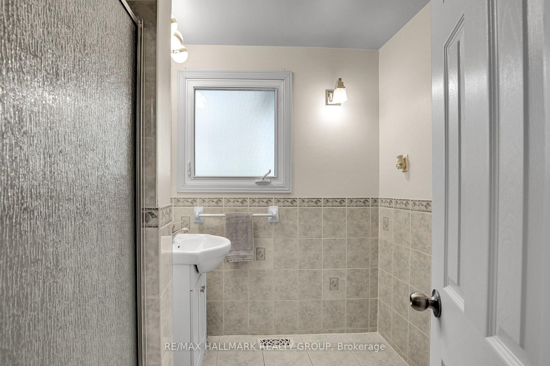 Photo 18 of 90 Chesterton Drive, Ottawa, Borden Farm/Stewart Farm/Carleton Heights/Parkwood Hills — HOMEH