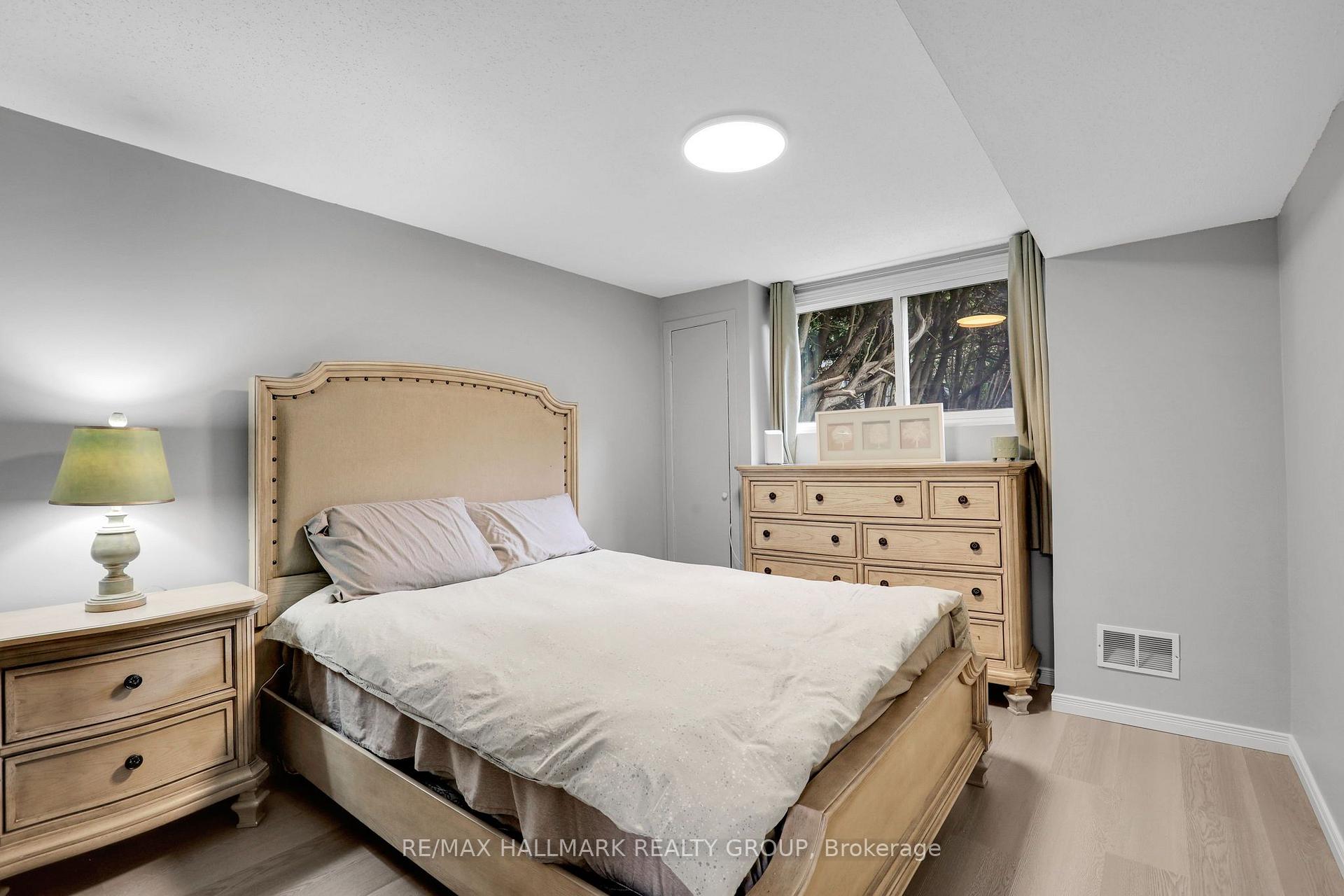 Photo 19 of 90 Chesterton Drive, Ottawa, Borden Farm/Stewart Farm/Carleton Heights/Parkwood Hills — HOMEH