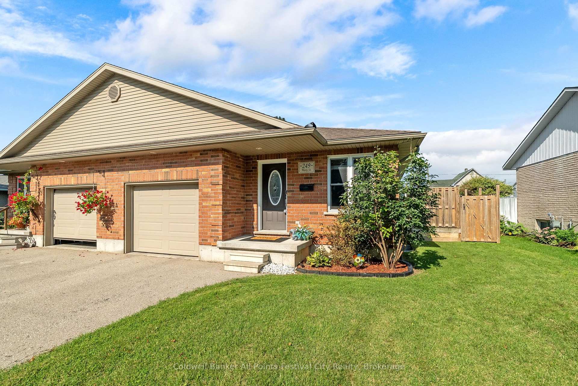Photo 3 of 249 Mary Street, Goderich, Goderich (Town) — HOMEH