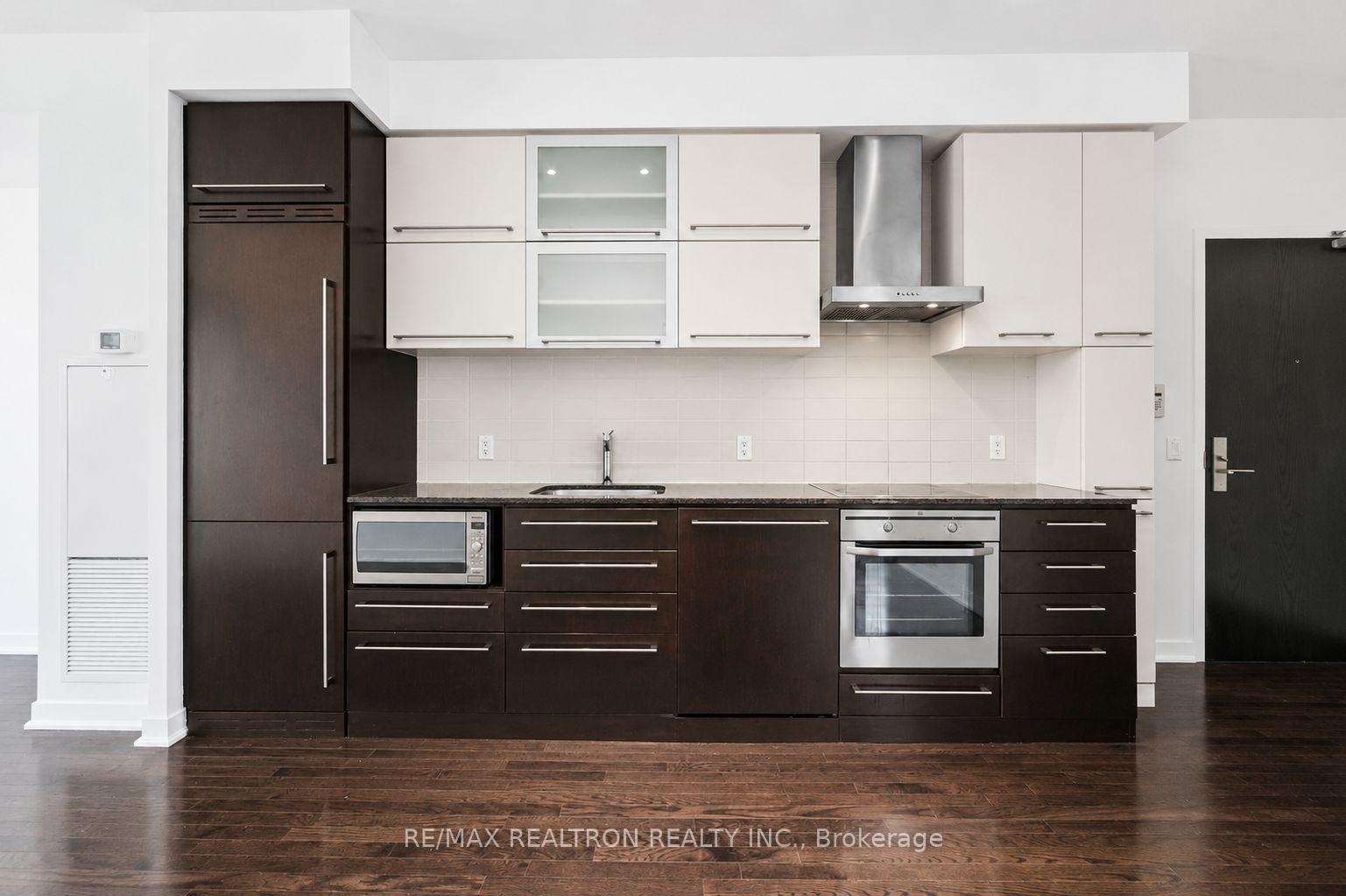 Photo 4 of Unit 1402, 770 Bay Street, Toronto, Bay Street Corridor — HOMEH