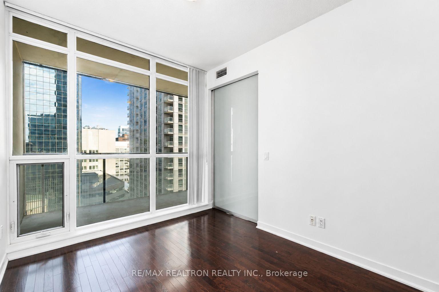 Photo 5 of Unit 1402, 770 Bay Street, Toronto, Bay Street Corridor — HOMEH