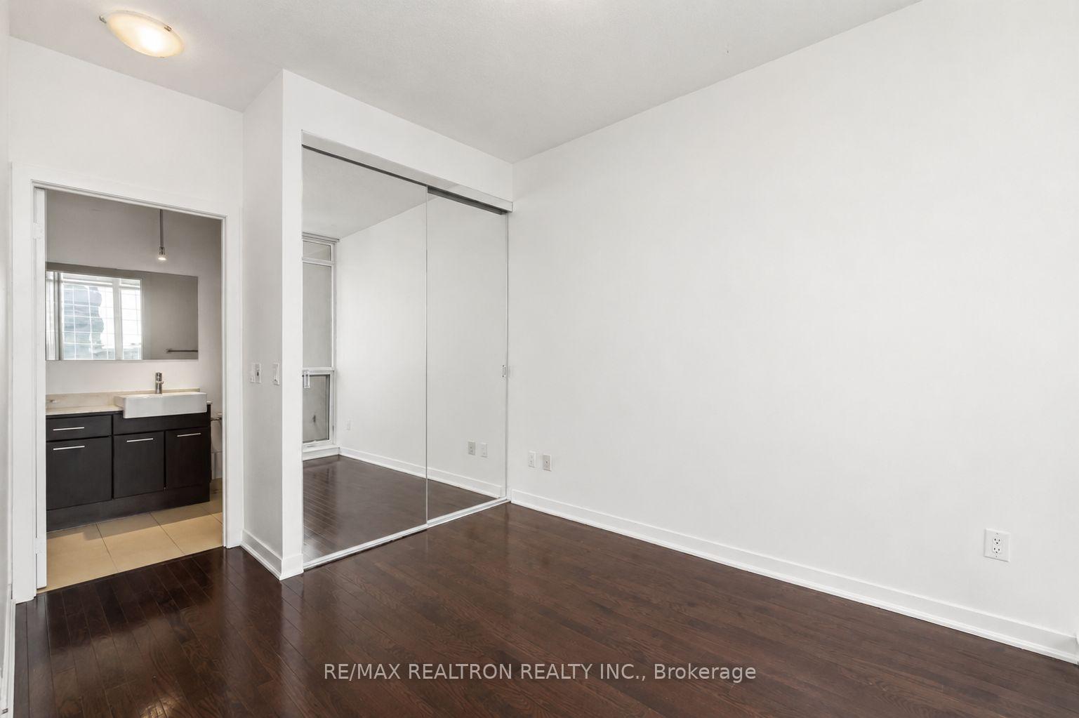 Photo 6 of Unit 1402, 770 Bay Street, Toronto, Bay Street Corridor — HOMEH