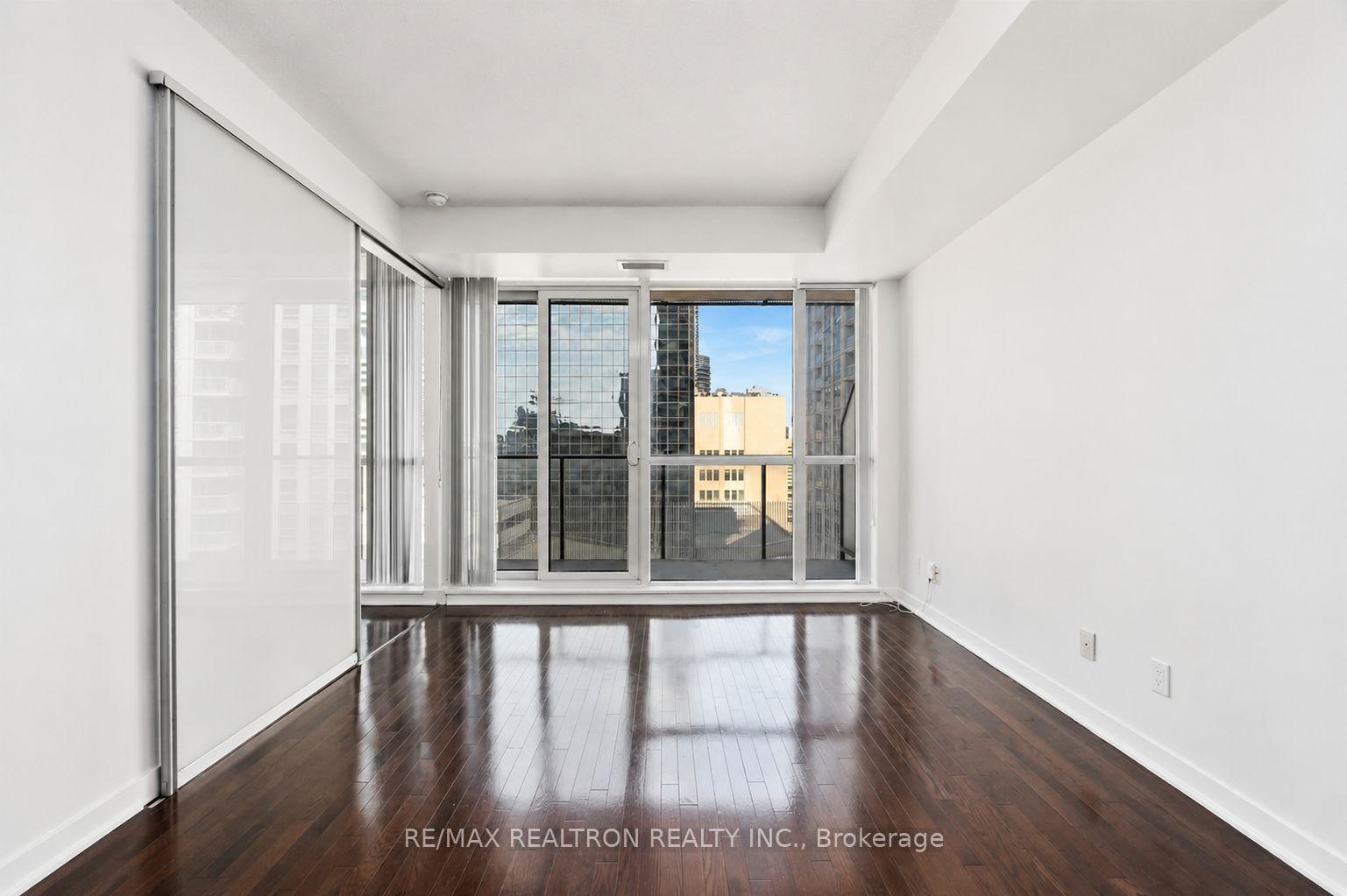 Photo 7 of Unit 1402, 770 Bay Street, Toronto, Bay Street Corridor — HOMEH