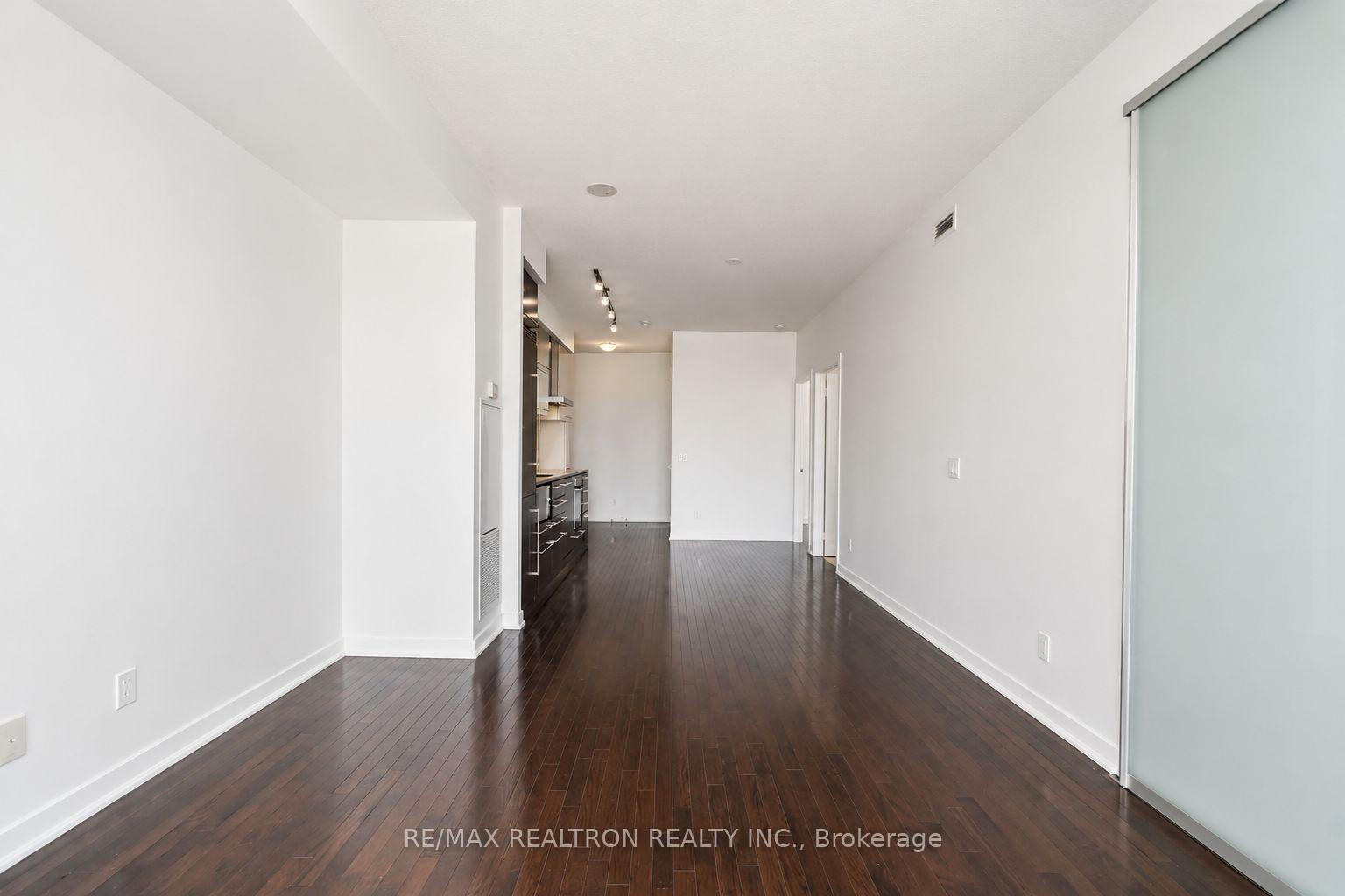 Photo 8 of Unit 1402, 770 Bay Street, Toronto, Bay Street Corridor — HOMEH