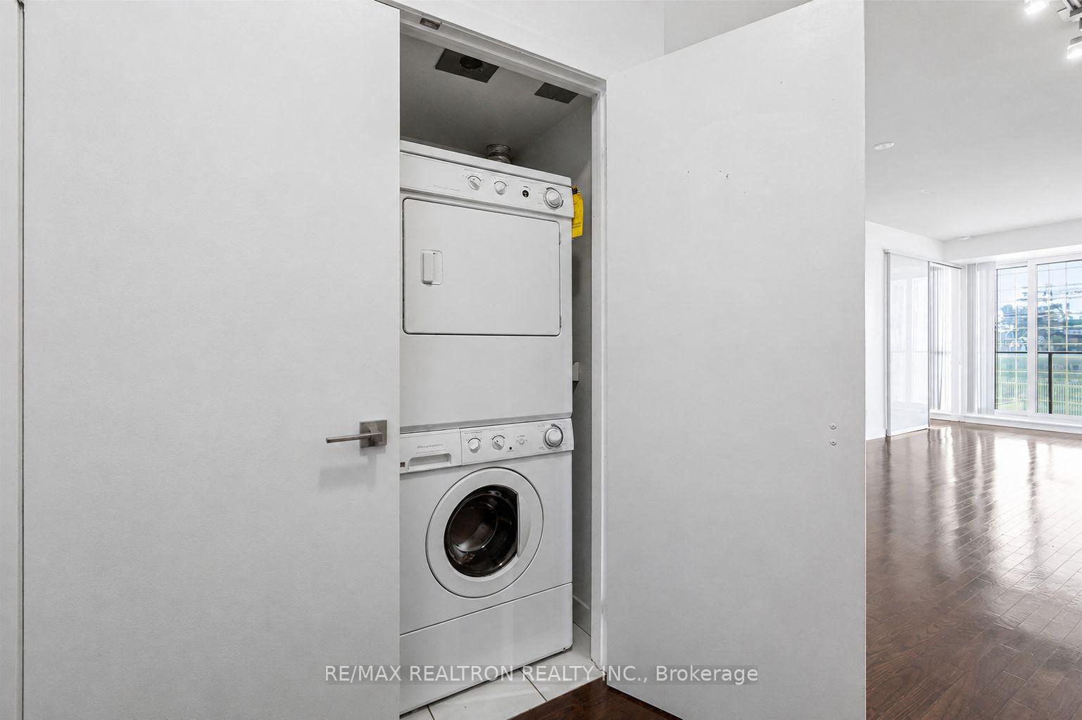 Photo 10 of Unit 1402, 770 Bay Street, Toronto, Bay Street Corridor — HOMEH