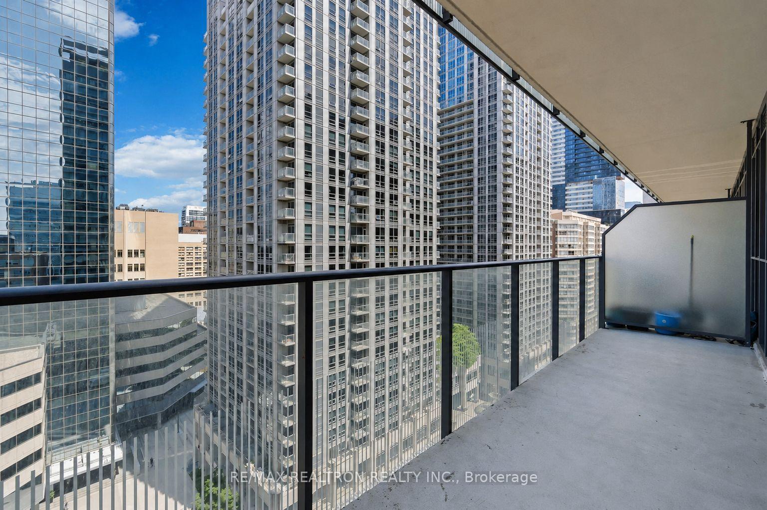 Photo 11 of Unit 1402, 770 Bay Street, Toronto, Bay Street Corridor — HOMEH