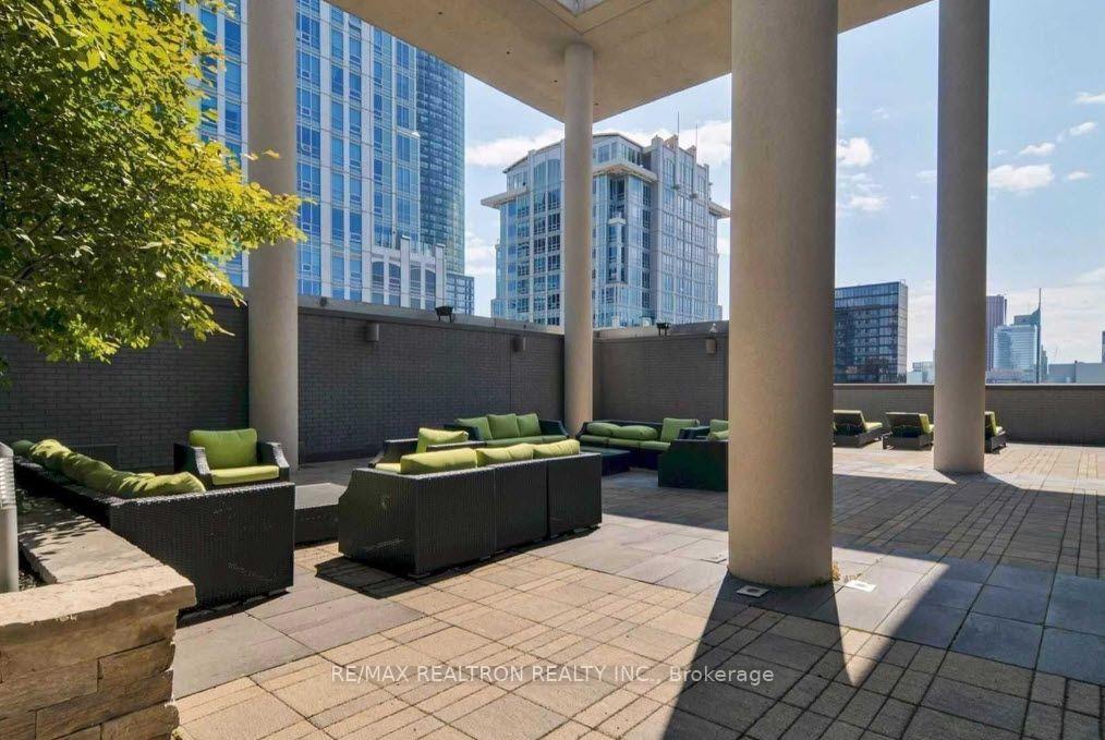 Photo 14 of Unit 1402, 770 Bay Street, Toronto, Bay Street Corridor — HOMEH