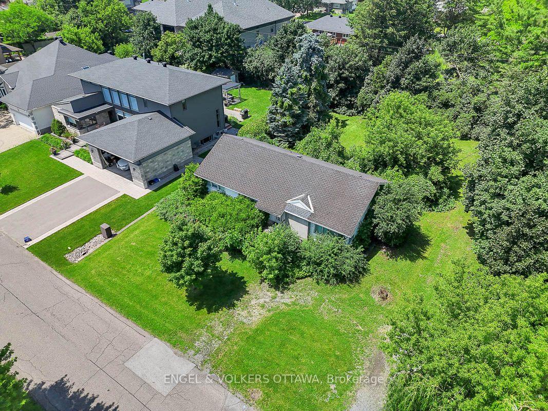 Photo 11 of 91 Palsen Street, Ottawa, Meadowlands/Crestview — HOMEH